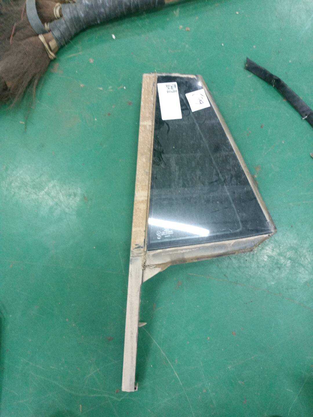 51377405607 Rear Door Quarter Glass, Left