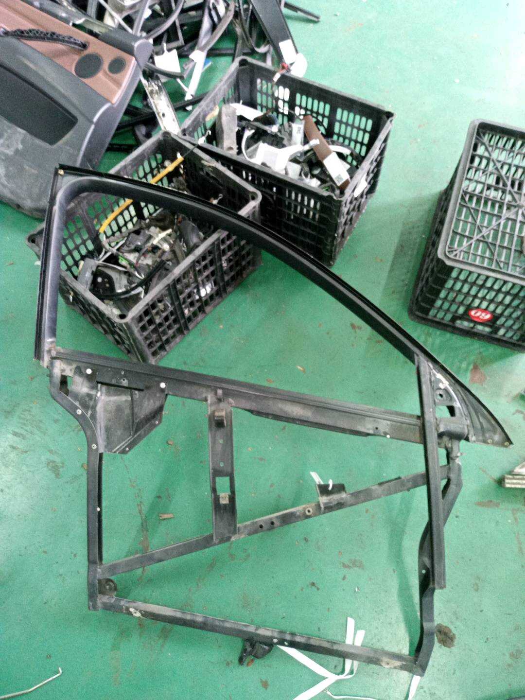 4B0837754D 前门骨架(右)