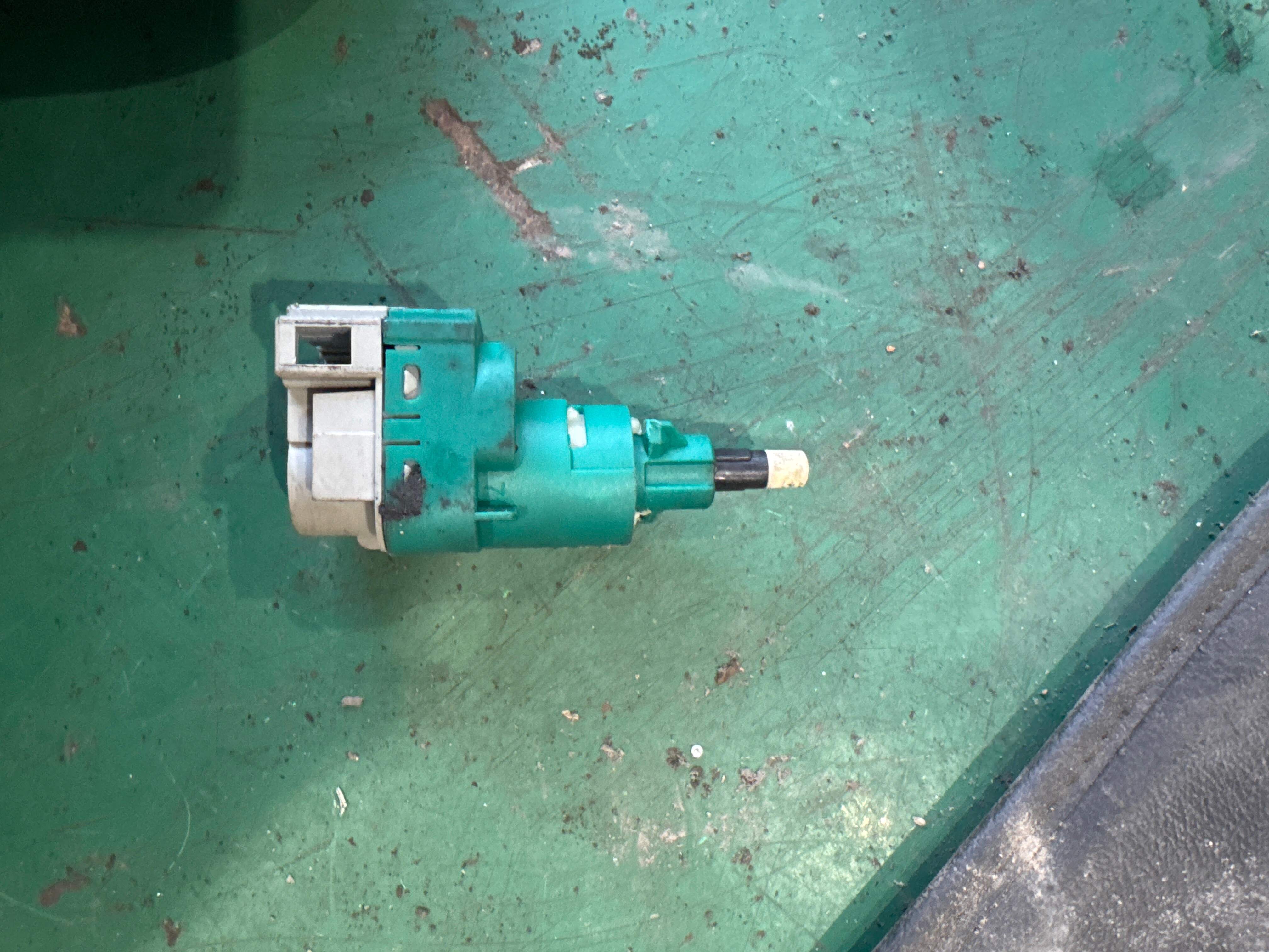 7L6945511 Brake Light Switch