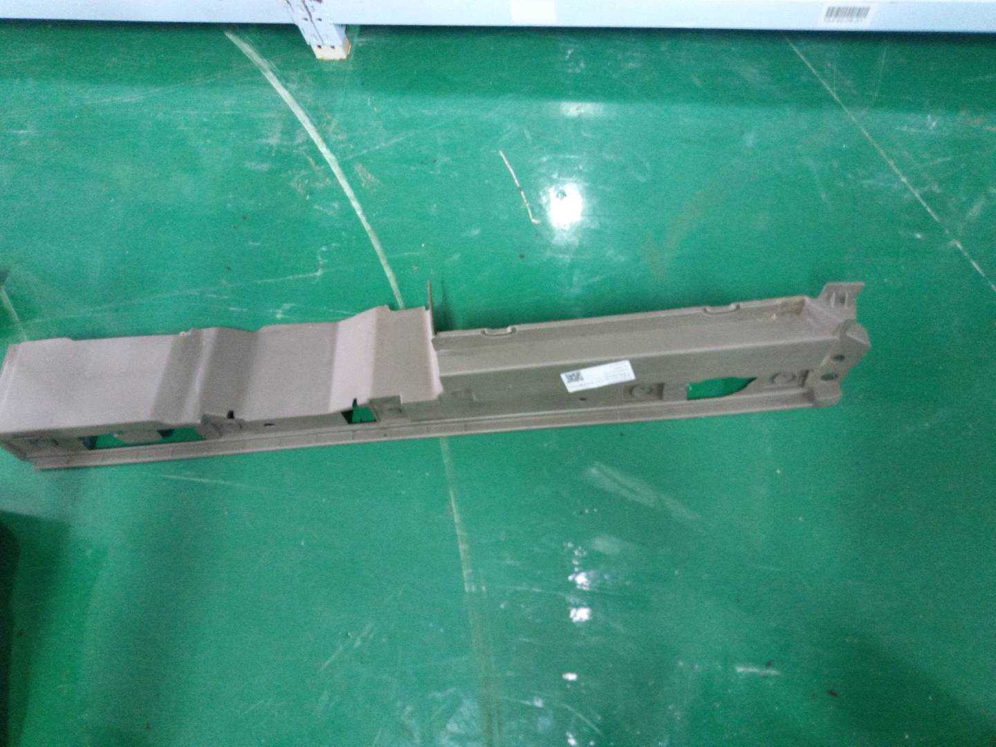 4L0863527A1FU 行李箱地毯支架（左）