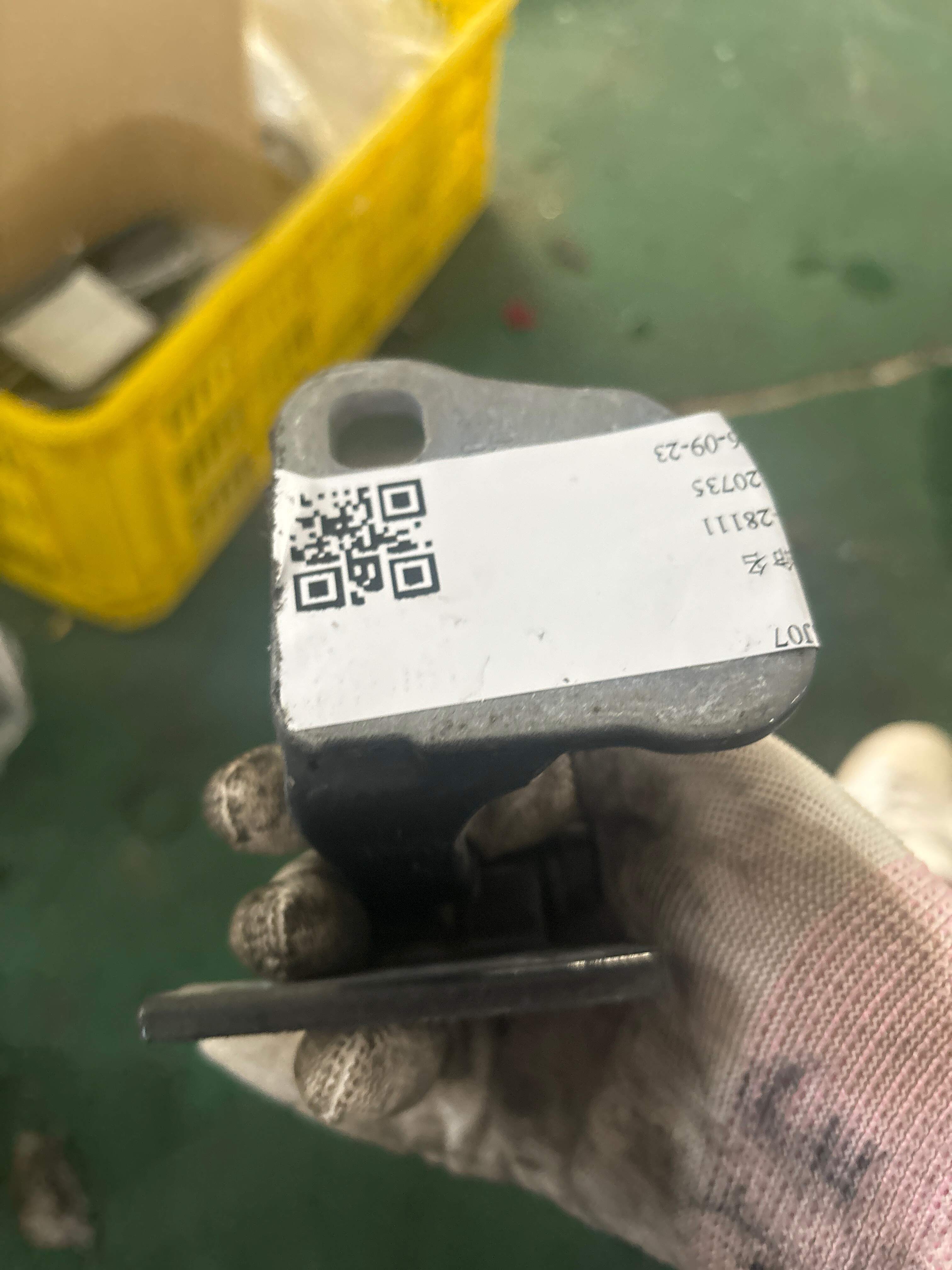 41517176862 前门铰链（右下）