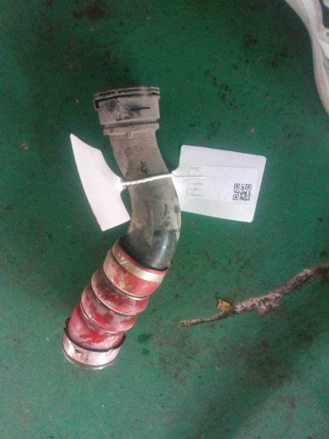 13717583716 增压中冷器进气管