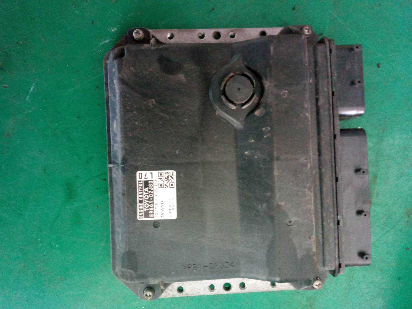 8966102J80 发动机电脑