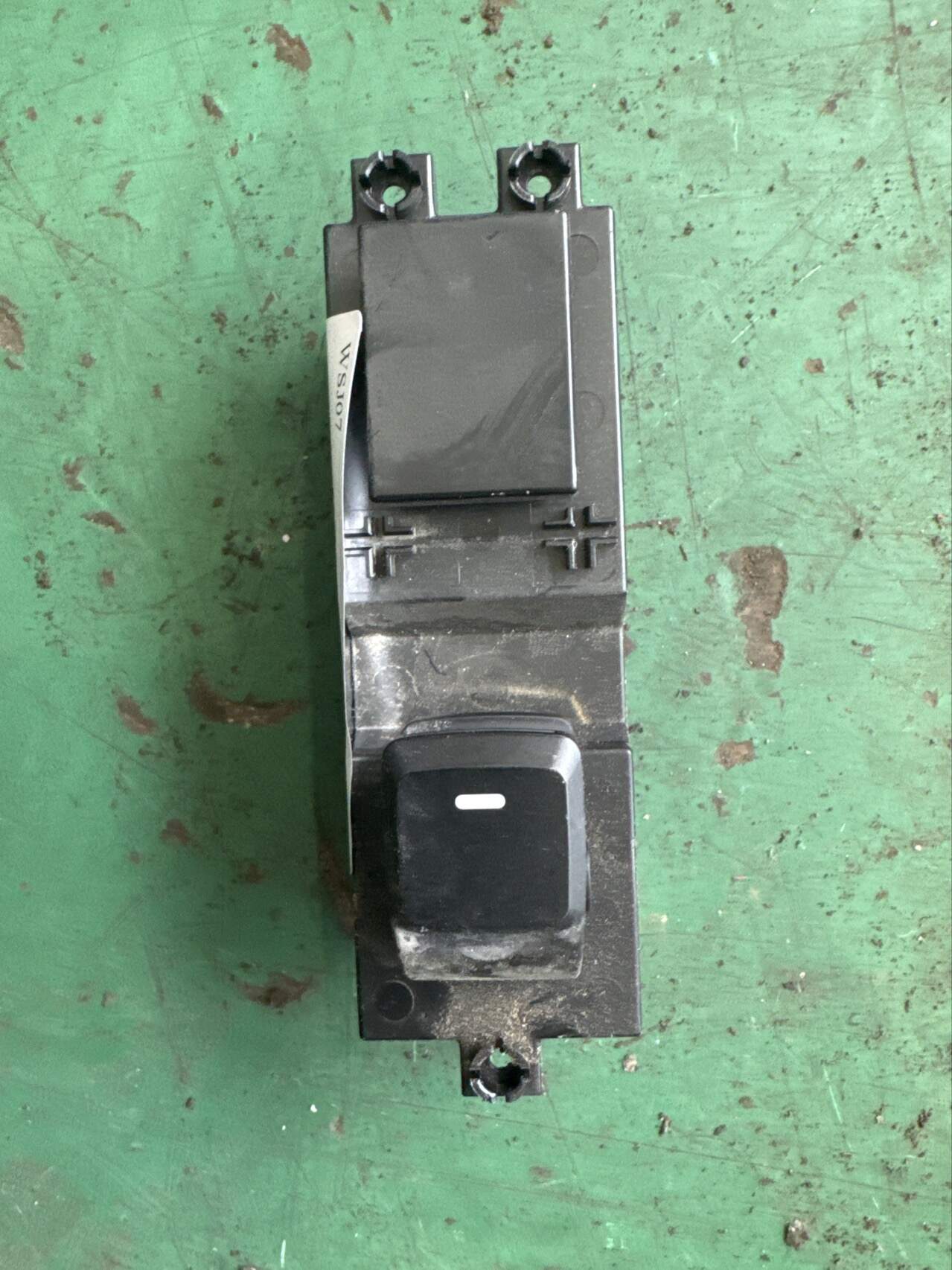 93580B3100XN2 后门玻璃升降开关(右)