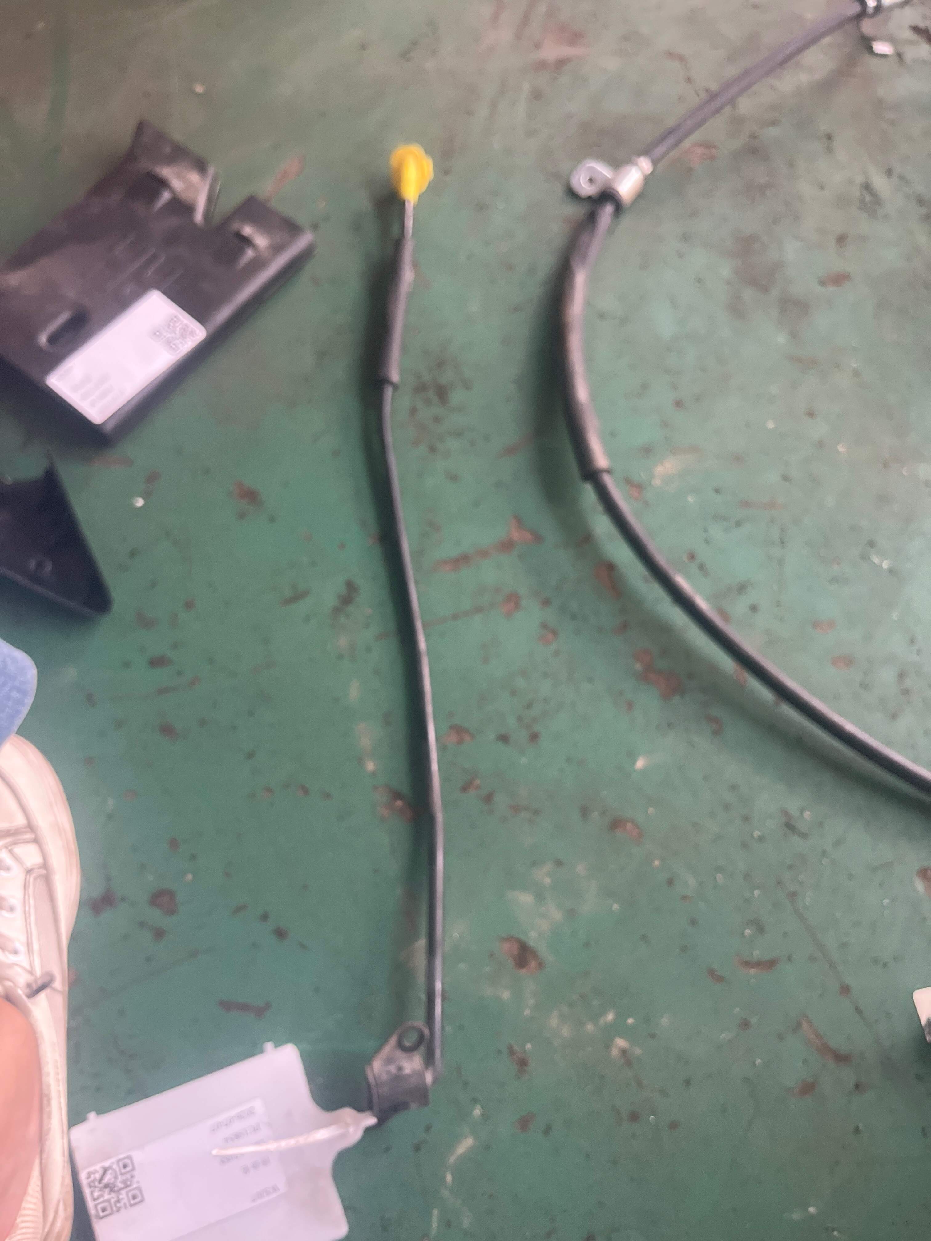 81170B3000 前机盖撑杆