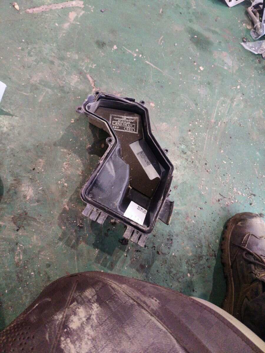4F1937576B ECU Housing Upper Cover