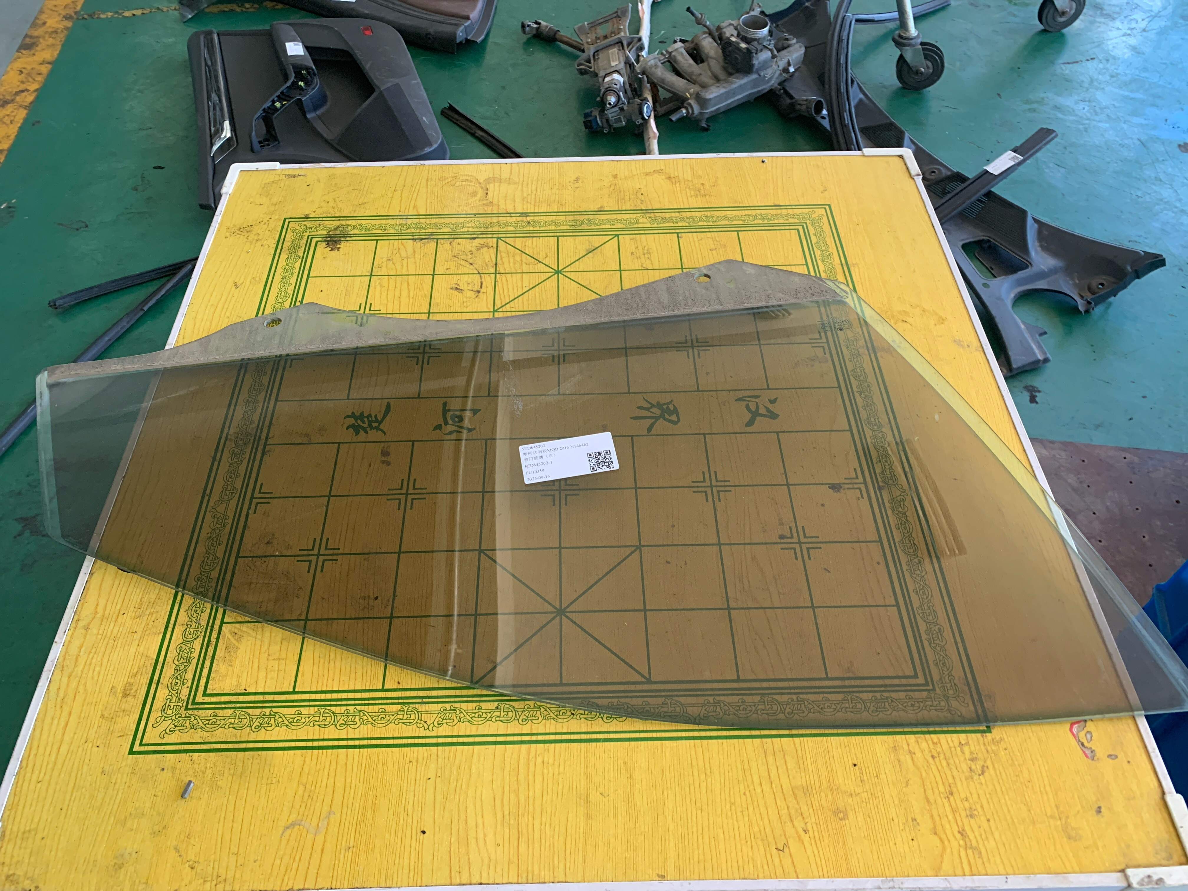5ED845202 Front Door Glass, Right