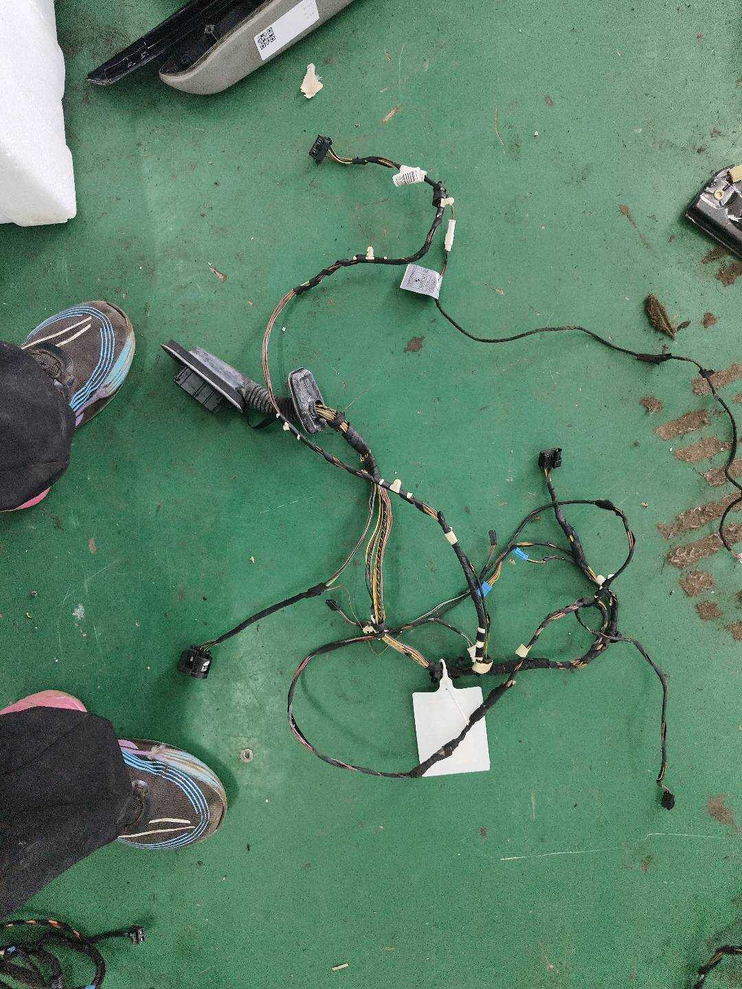 61129379840 Front Door Wiring Harness, Right