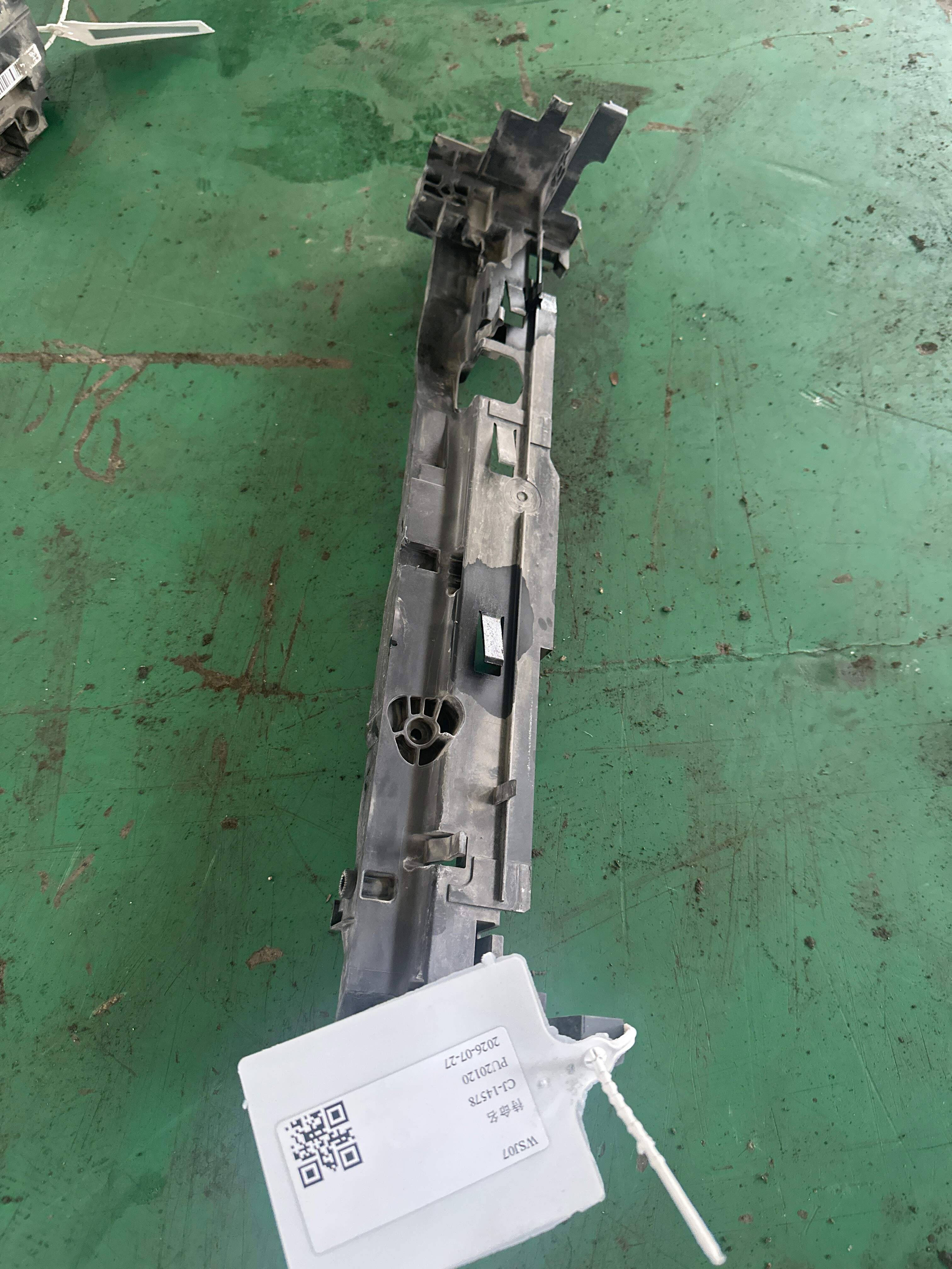 A0995044118 冷凝器支架（左）