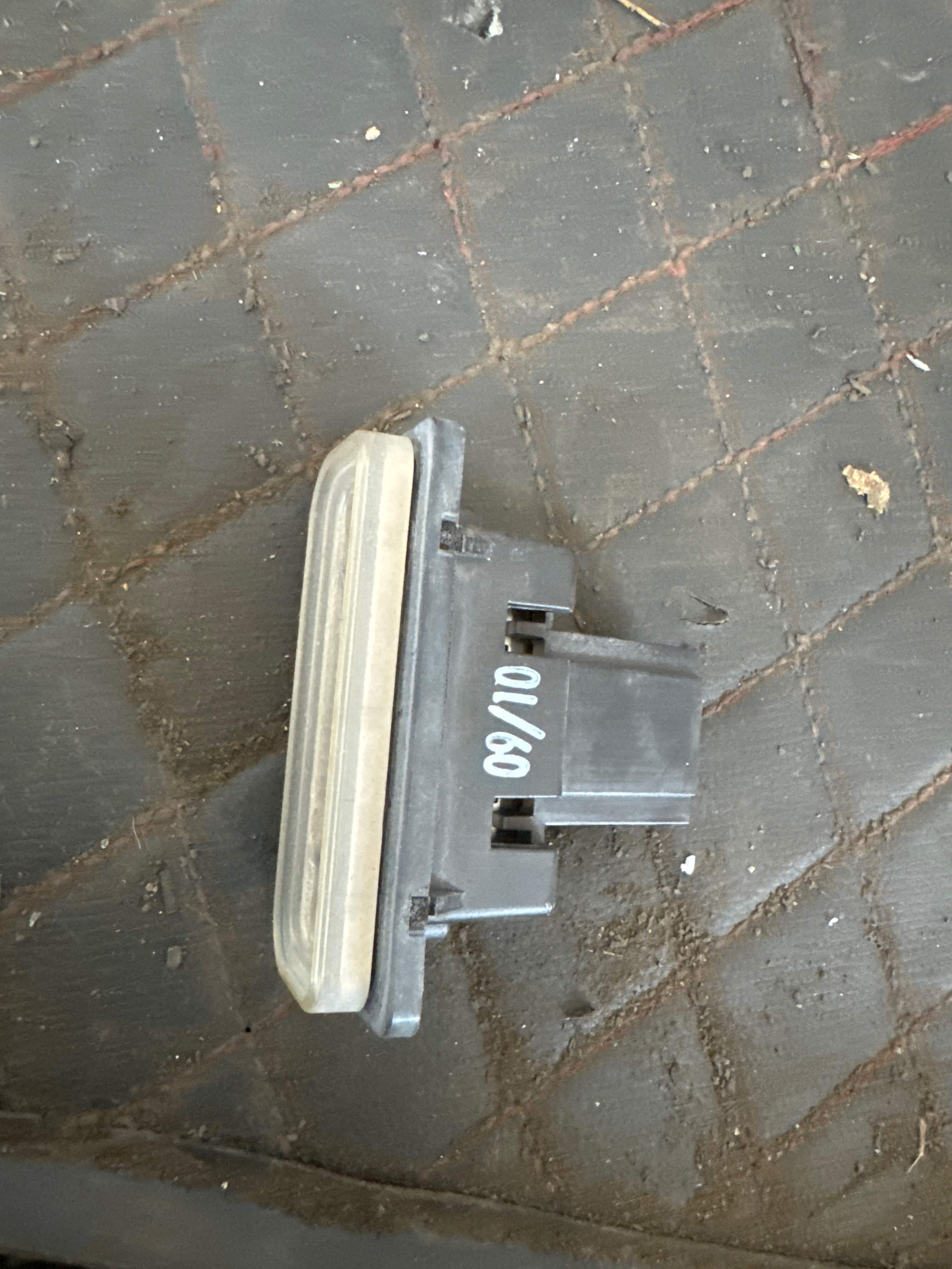 A2038200256 后牌照灯