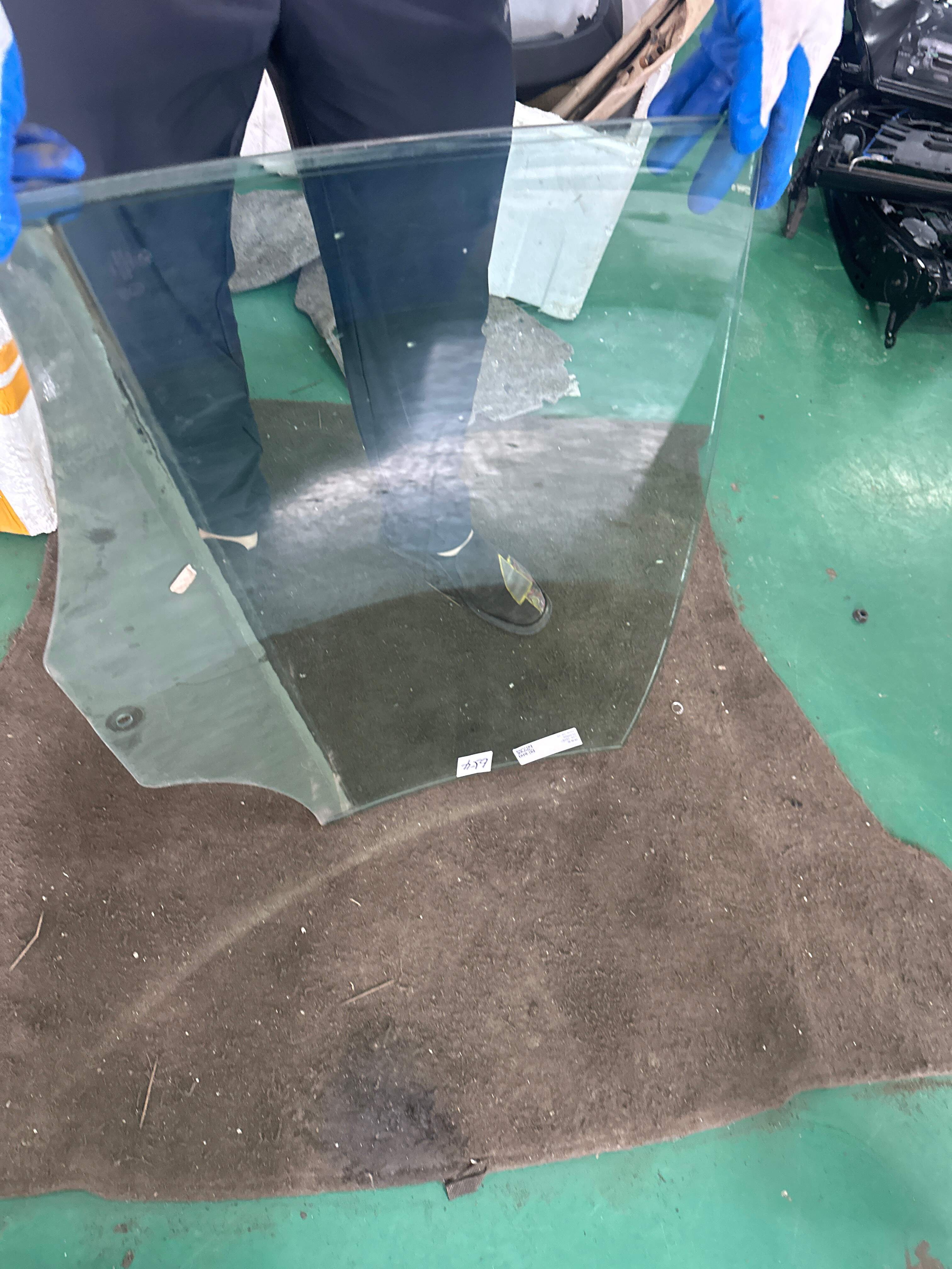 51357177244 后门玻璃(右)