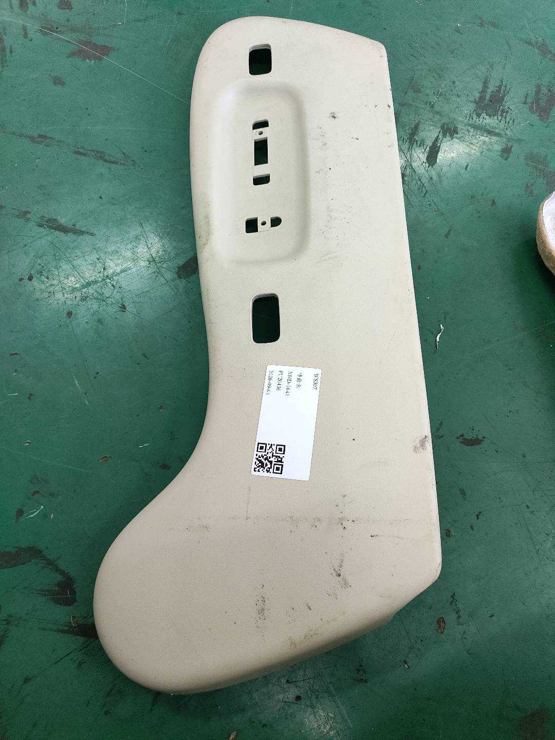 7181148170A0 副驾驶员座椅侧饰板（右）