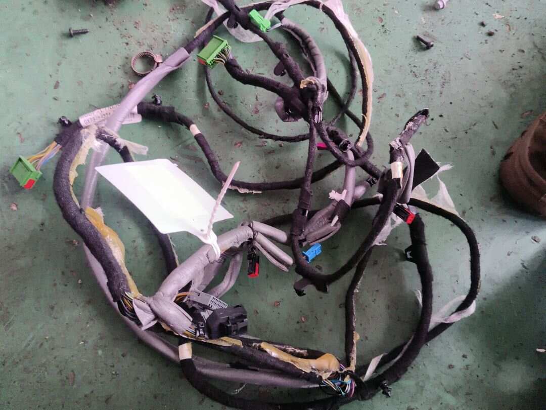 T4N8476 车顶线束