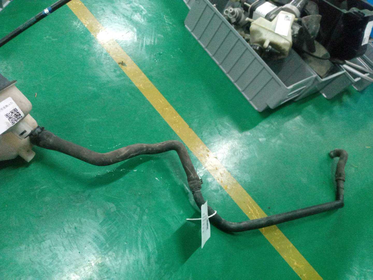 A2115000472 水箱补水壶水管(接水箱)