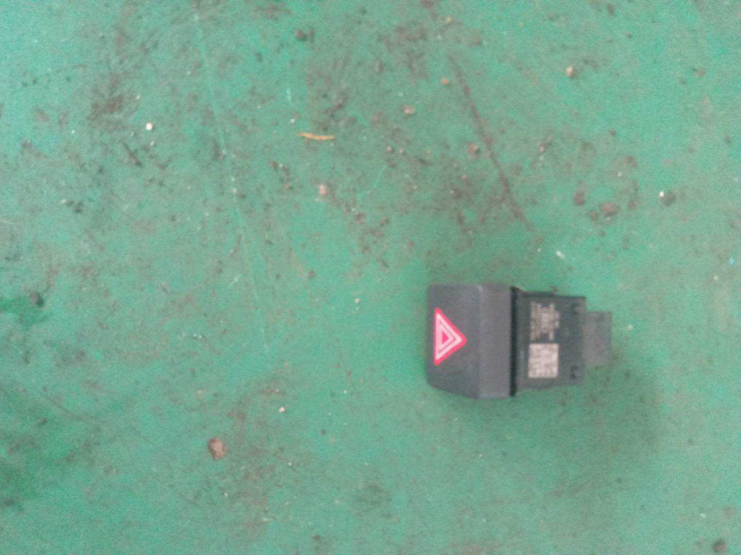 8WD941509 闪烁报警灯开关