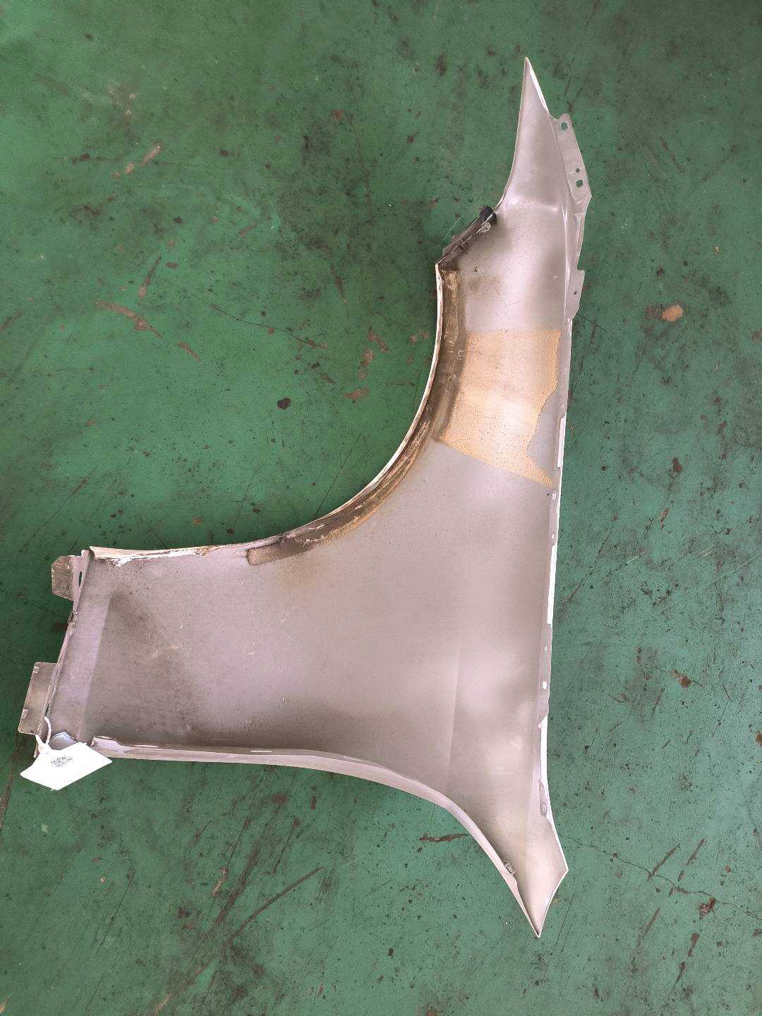 41008494442 Front Fender, Right