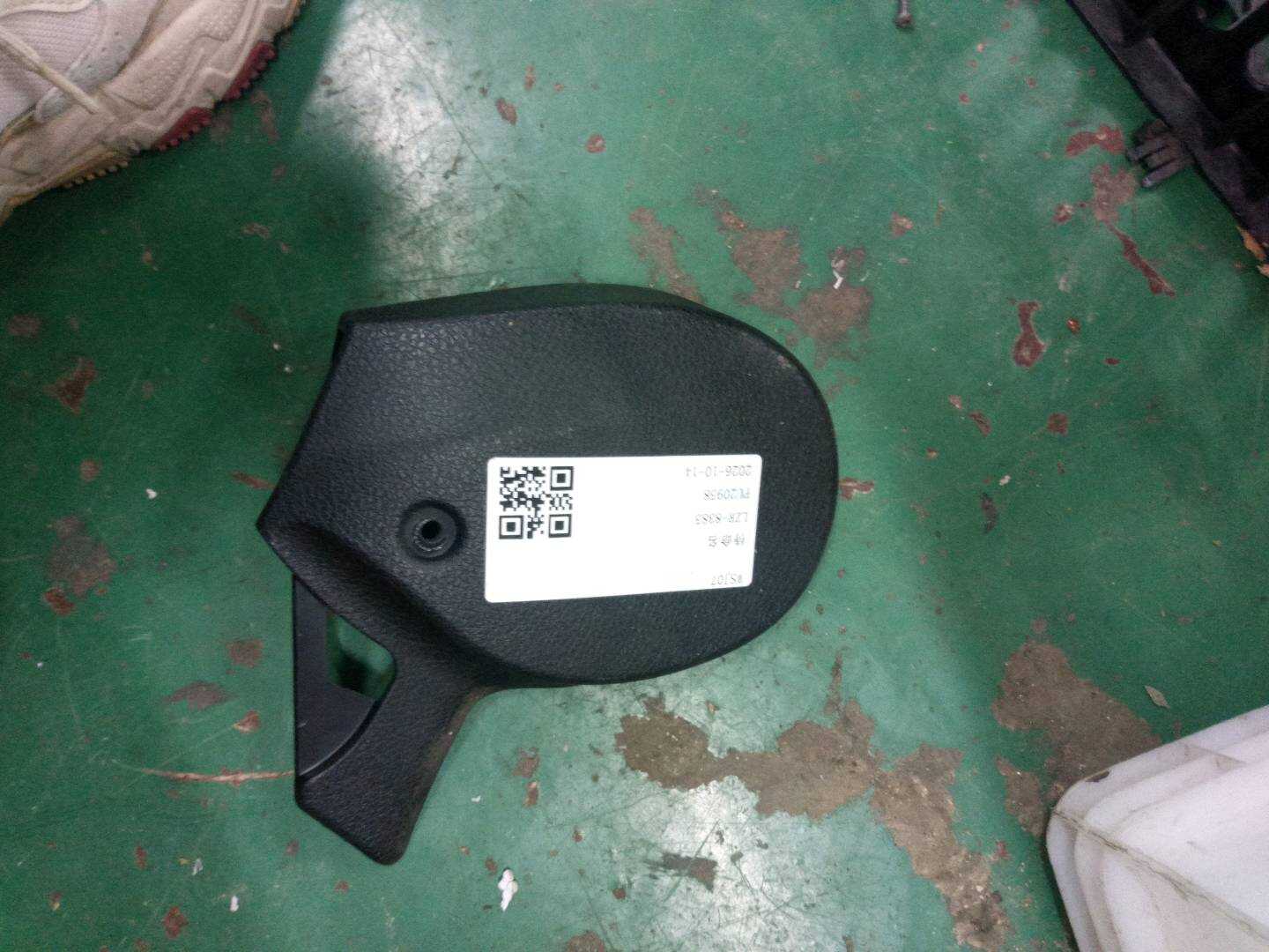 52109174325 驾驶员座椅侧饰板（右）