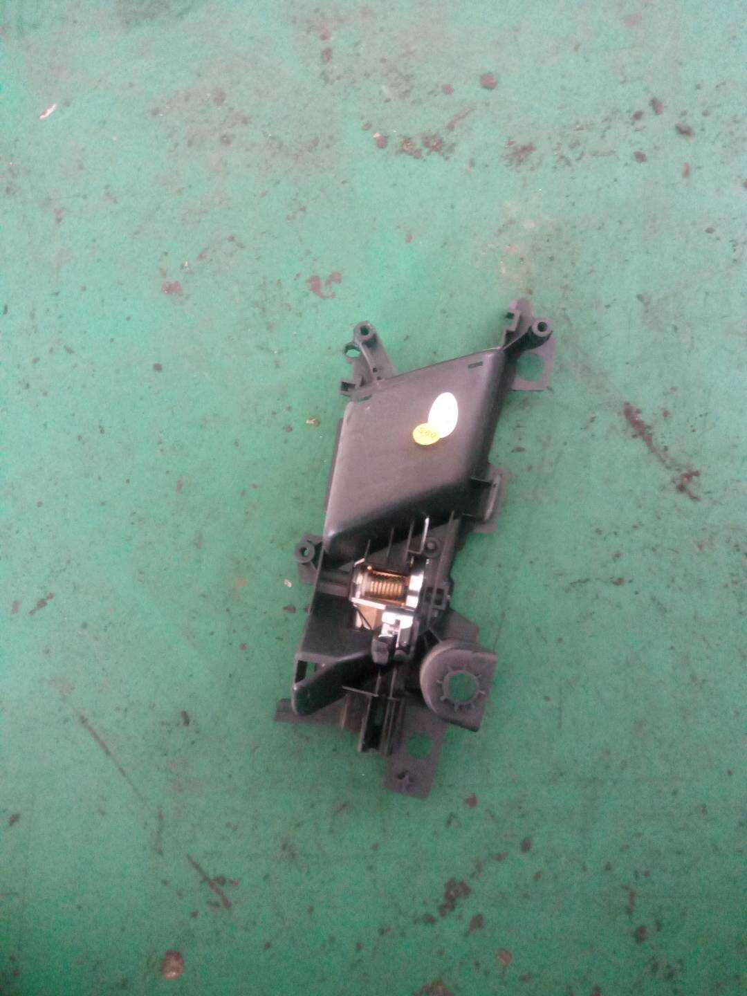 8WD839020 后门内拉手(右)