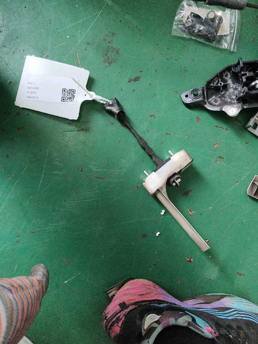 6861076010 前门限位器(右)