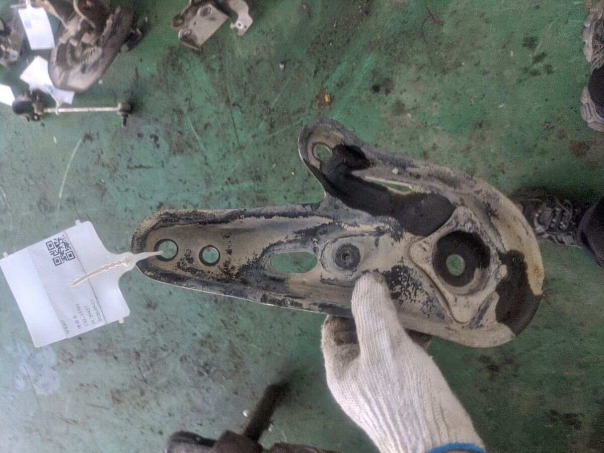 5102348030 元宝梁支架(右后)