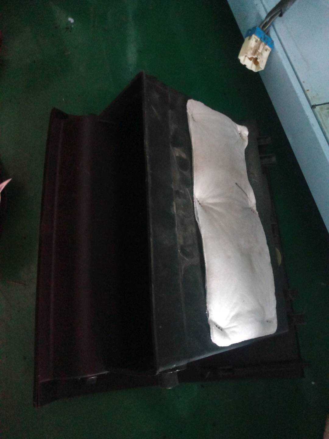 101804013600742 仪表台杂物箱