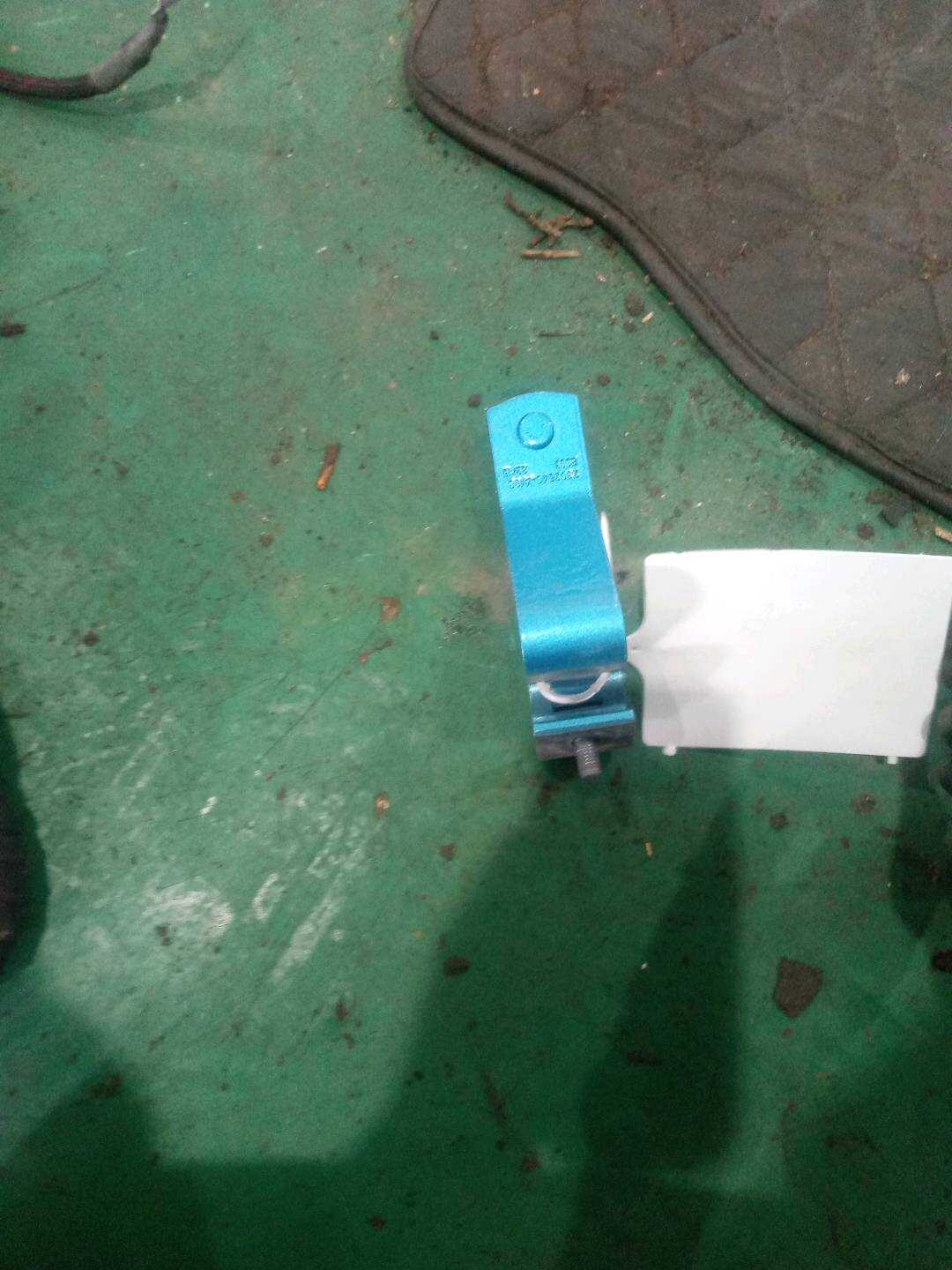 41007320548 尾盖铰链(右)