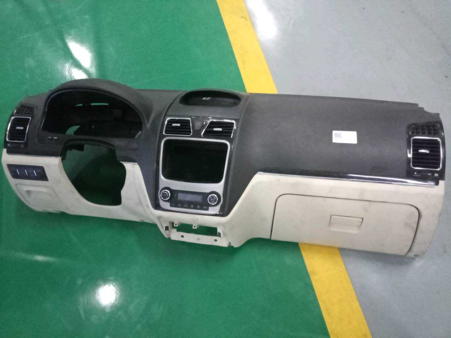ZC2024111303 仪表台壳