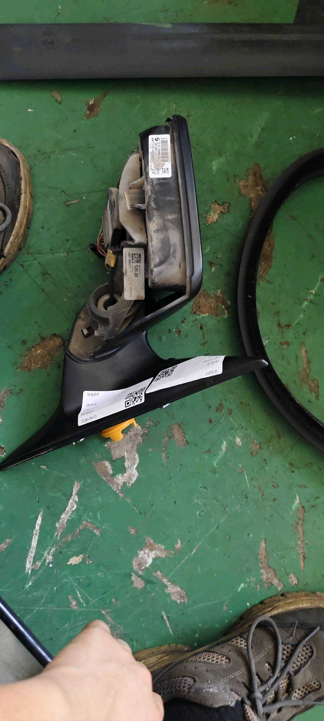 51167291518 Side Mirror Mounting Base, Right