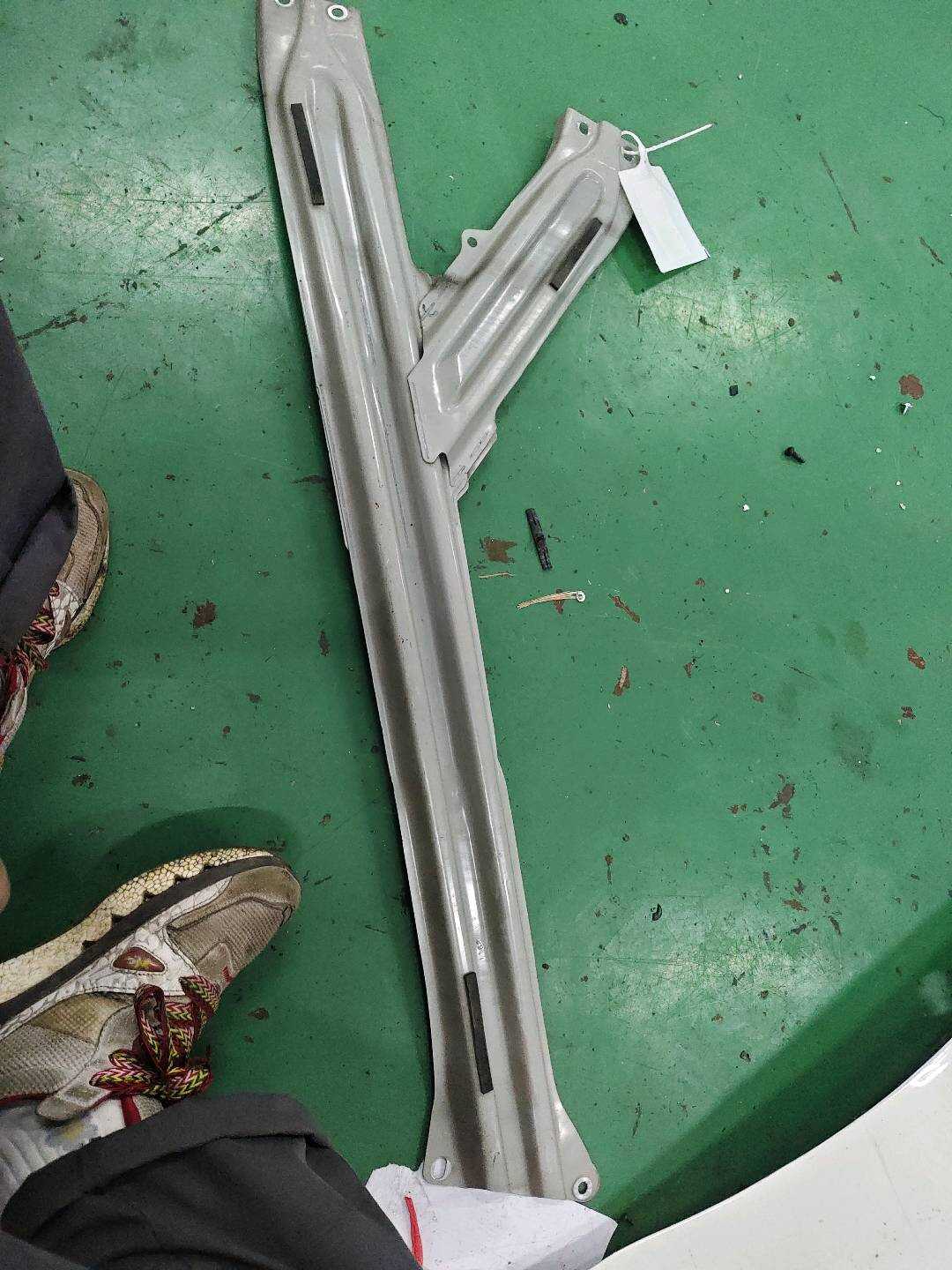 1K5831506C Impact Beam