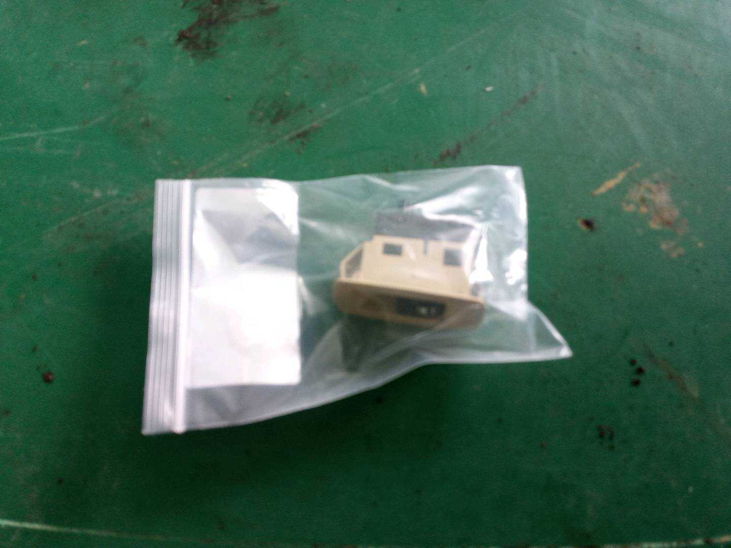 61319241648 后门玻璃升降开关（右）