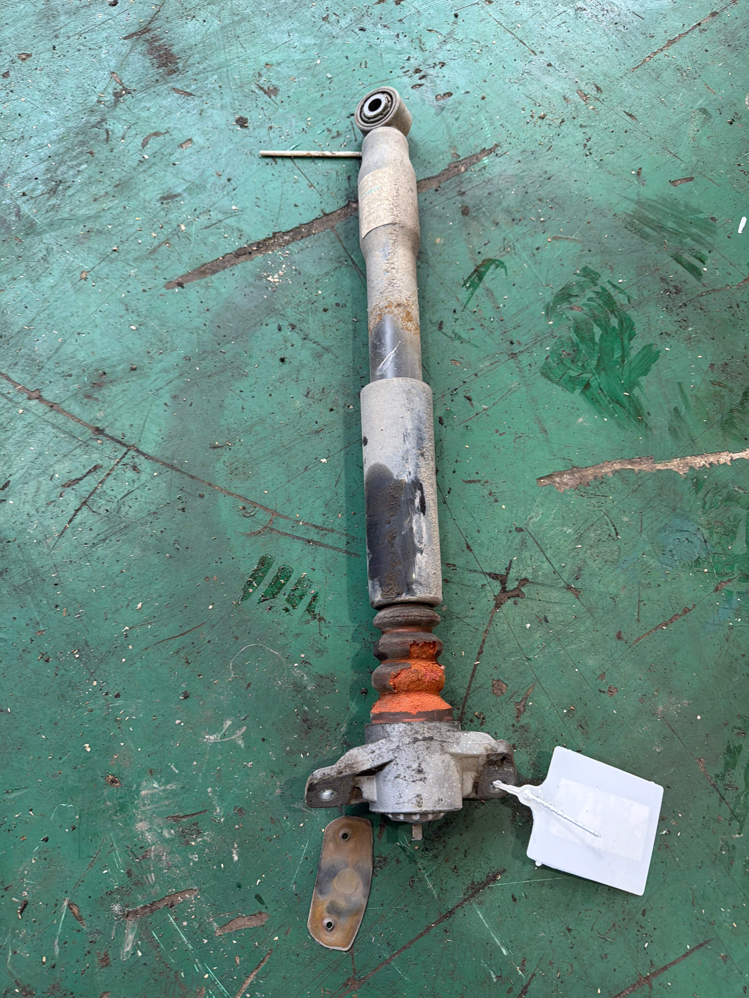 L3CD513049A 后减震器芯(左)