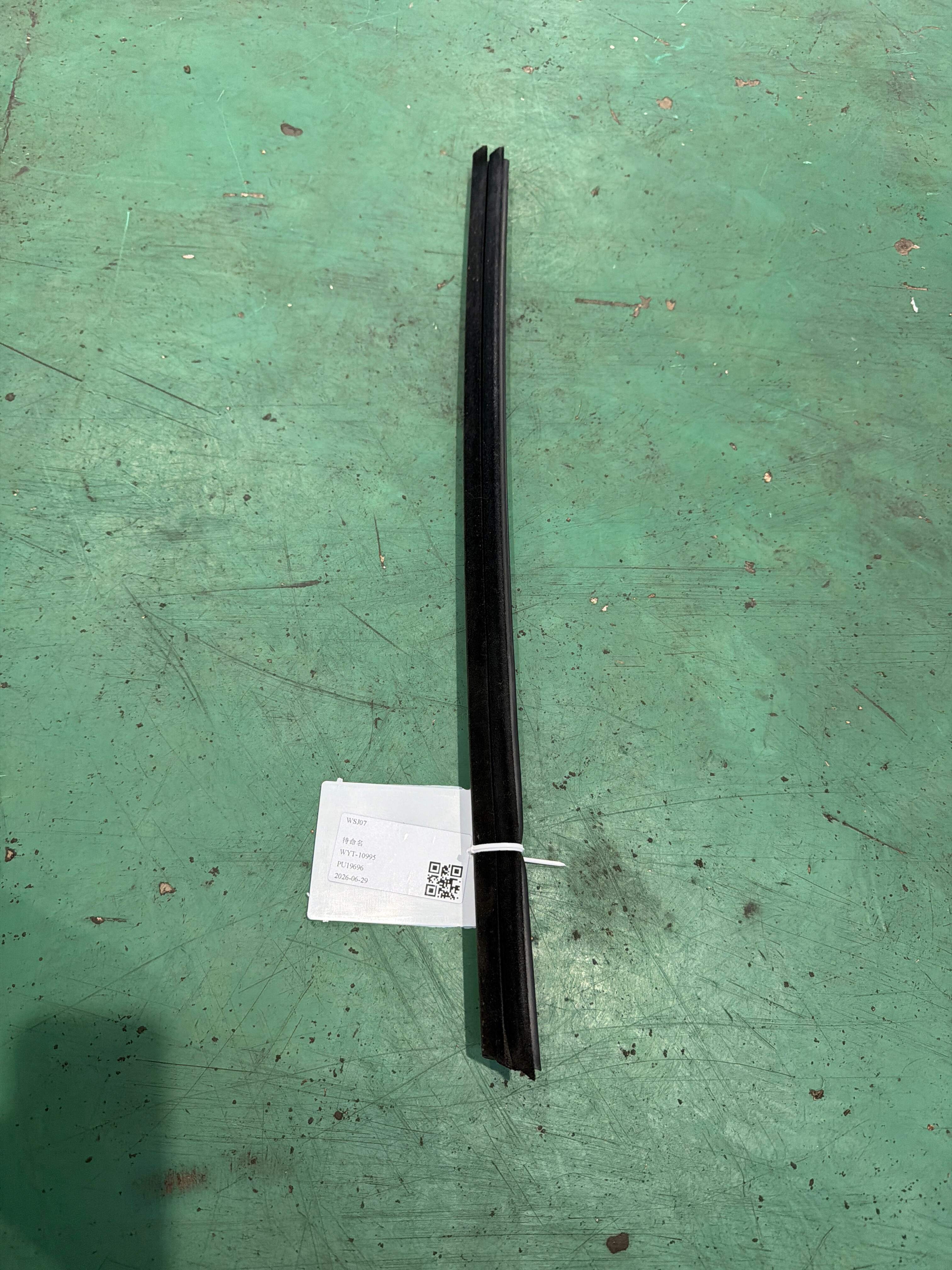 808351CA0A 前门玻璃压条(左内)
