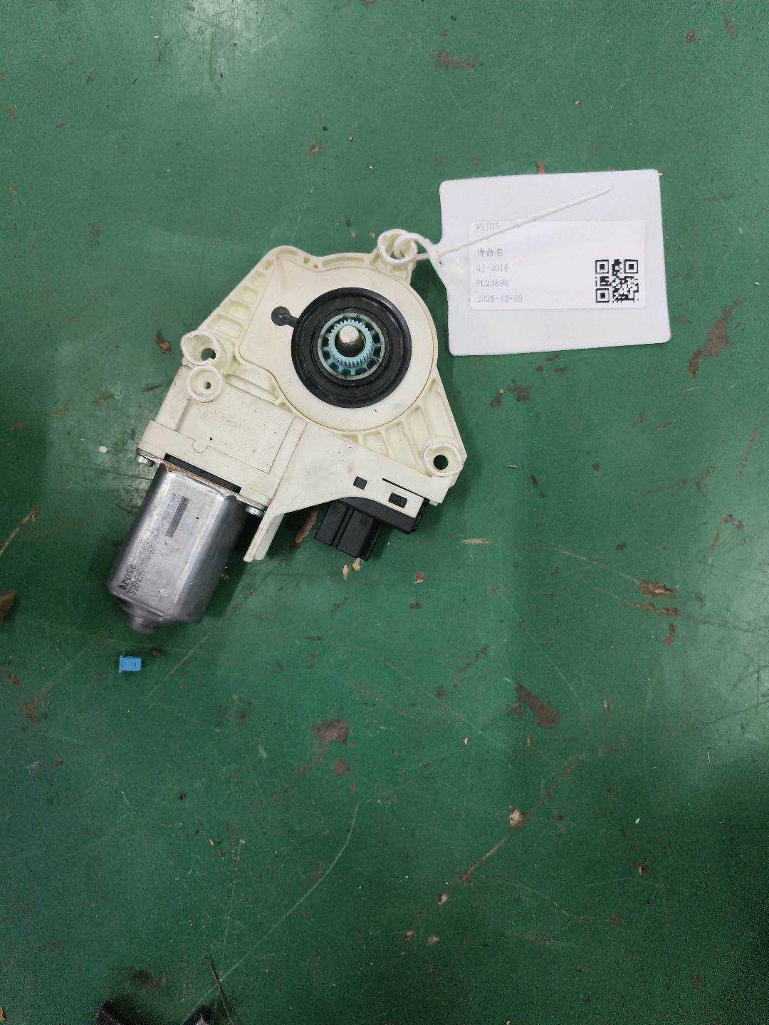 4F0959801B 前门玻璃升降电机(右)