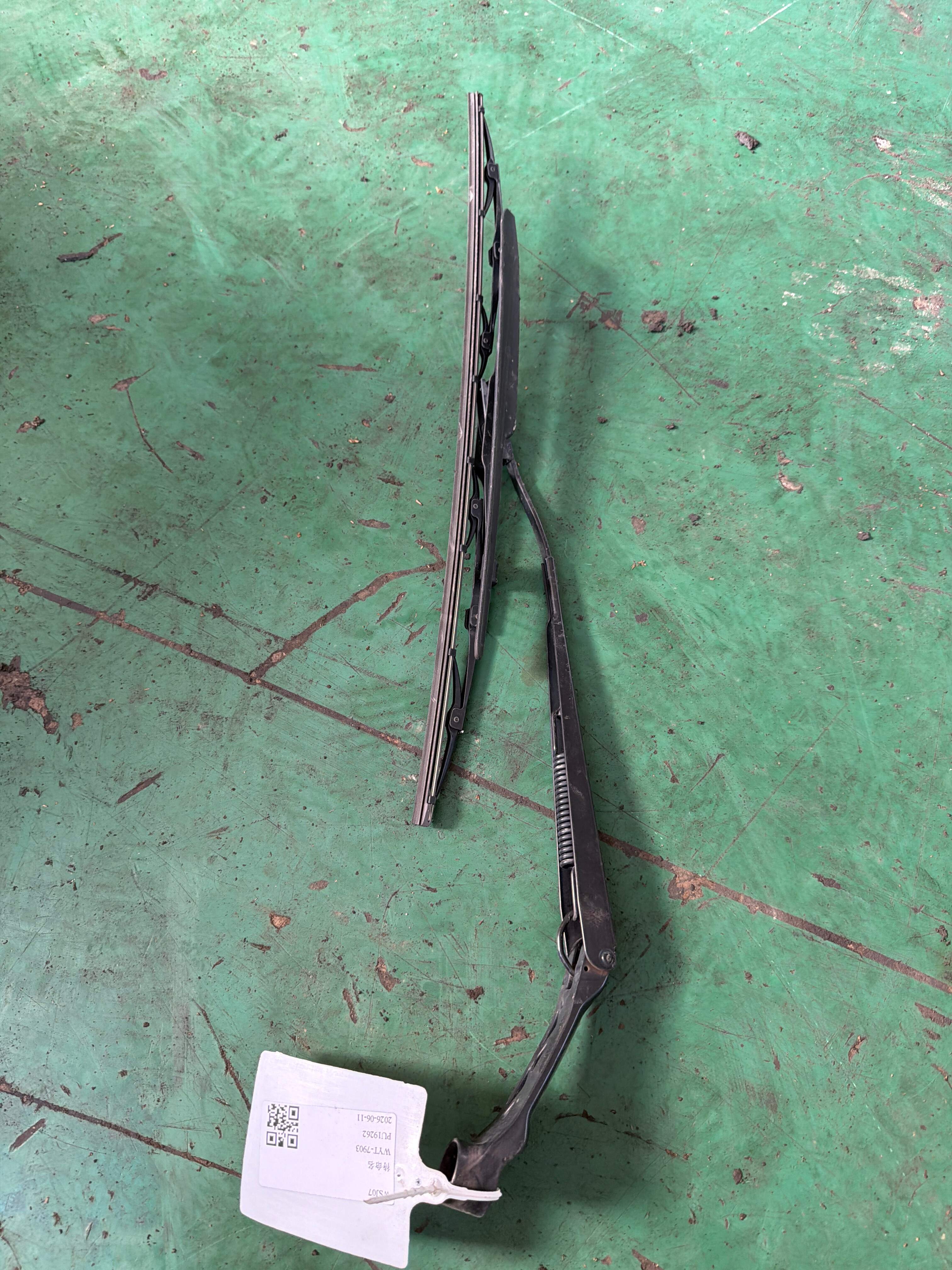 8522160240 Front Windshield Wiper Arm, Left