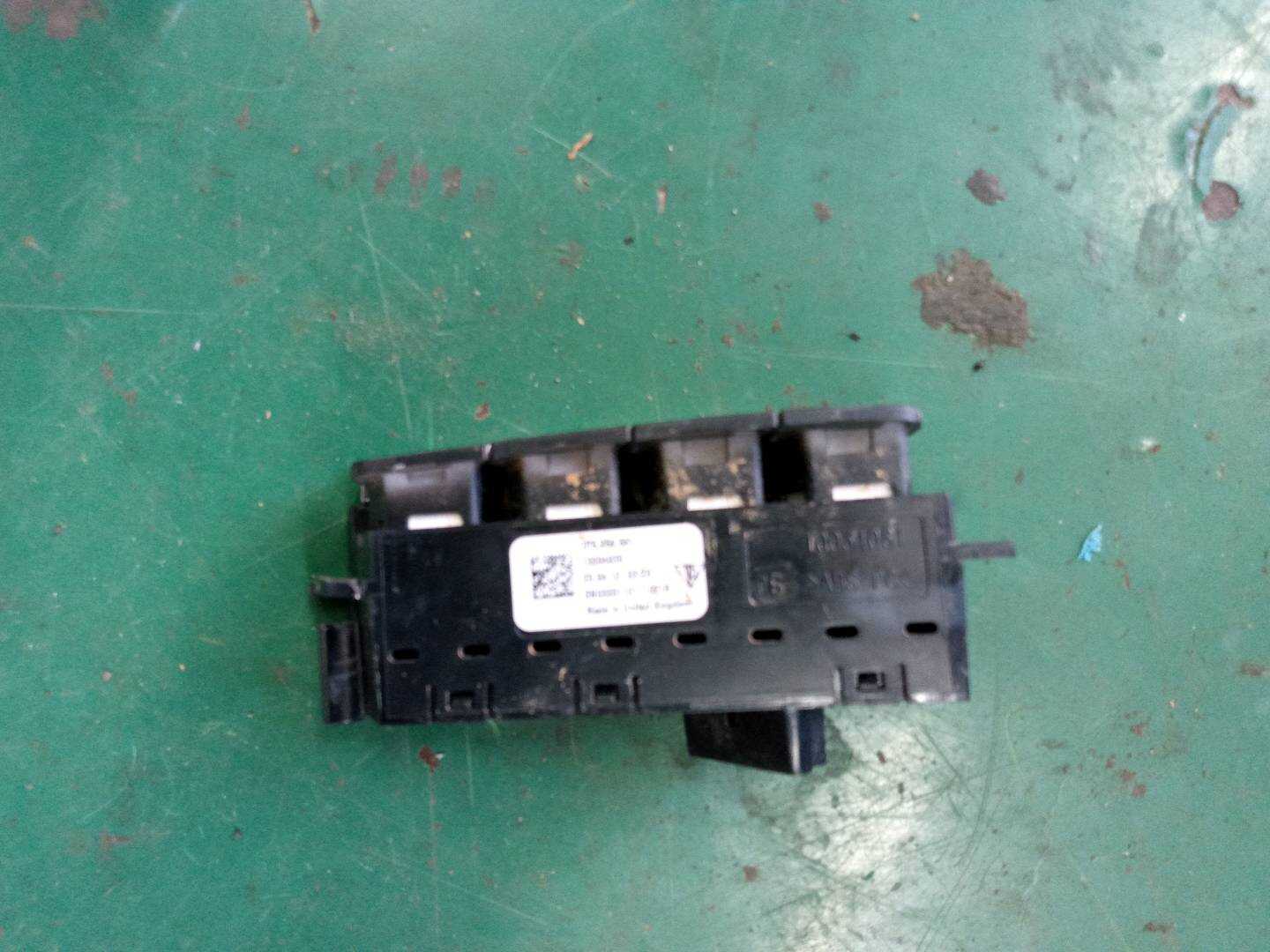 95861310300 前座椅记忆开关(左)