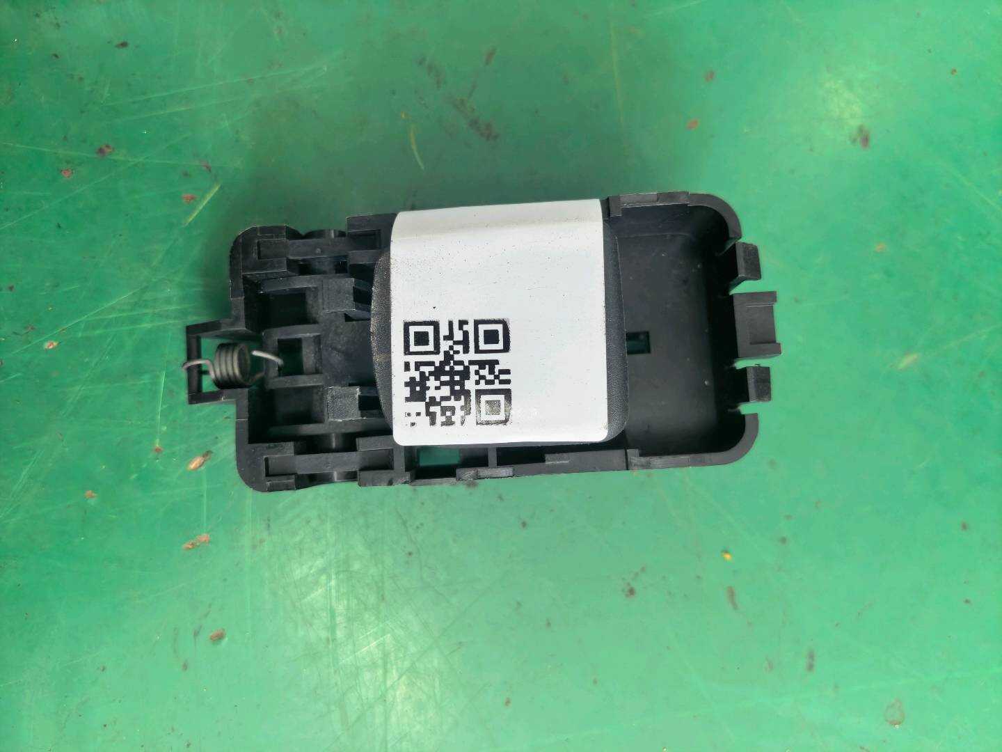 52306983890 锁止件