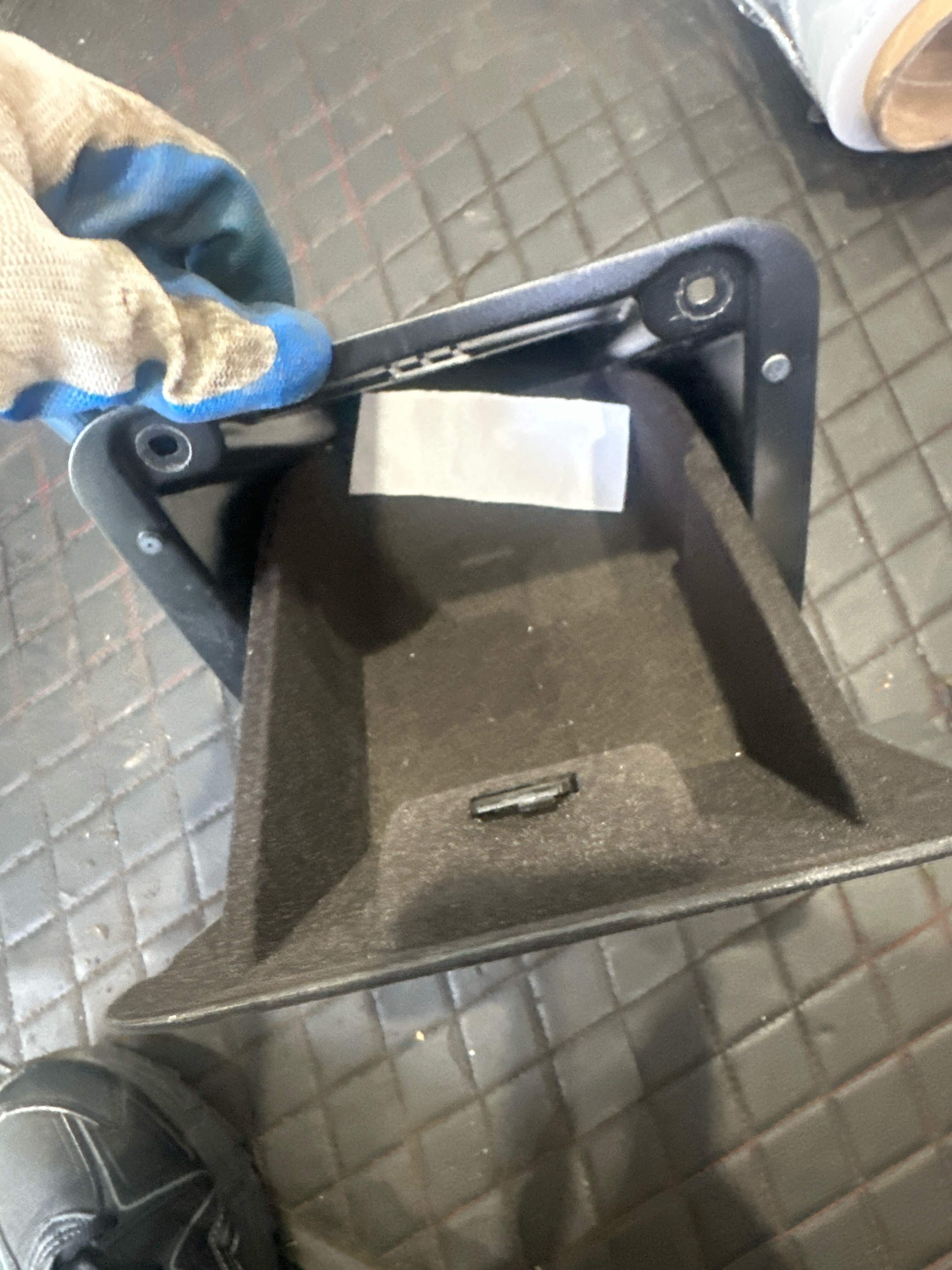 51459636709 仪表台杂物箱（左）