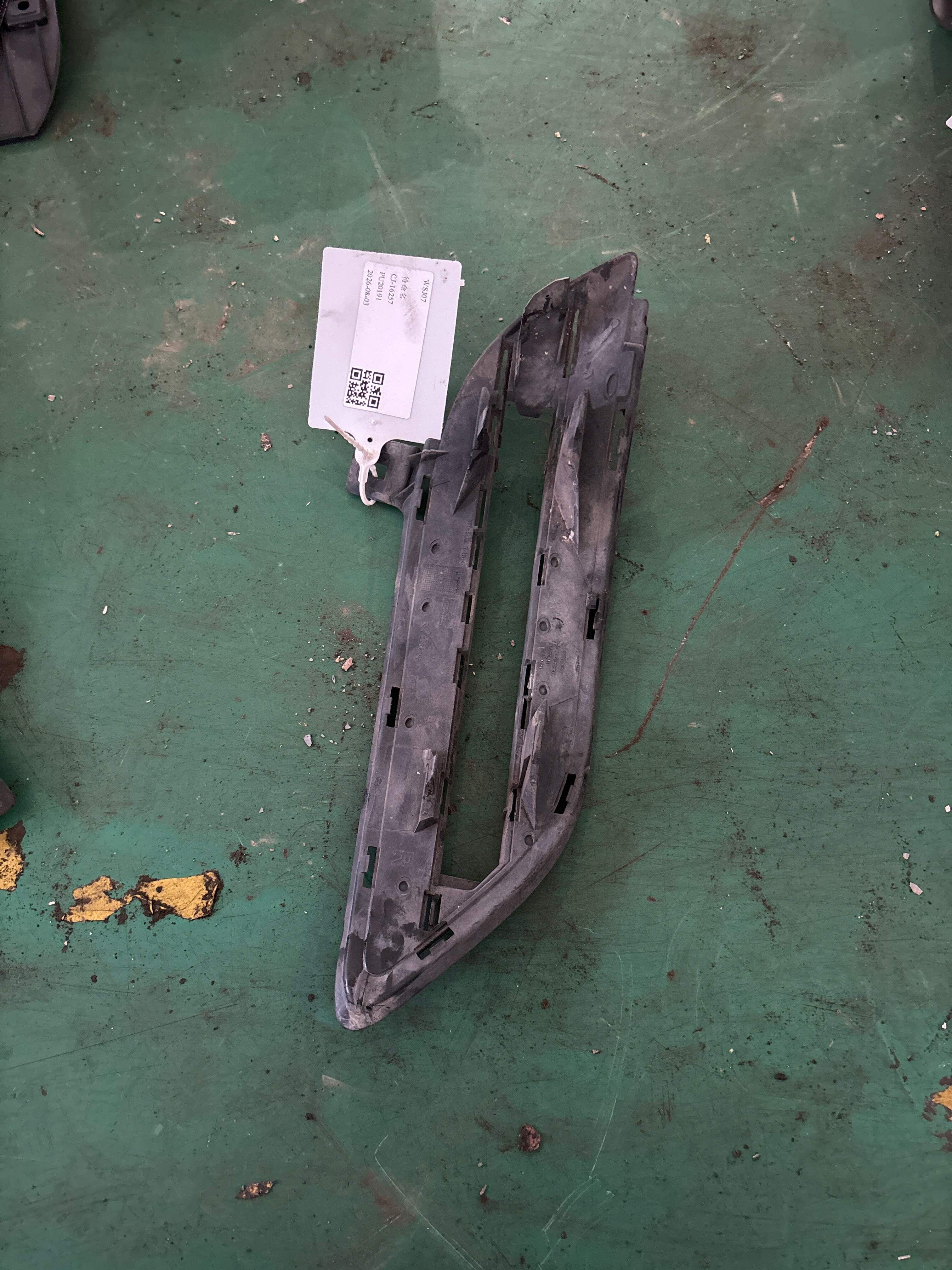 A2468850722 前保险杠格栅（右）