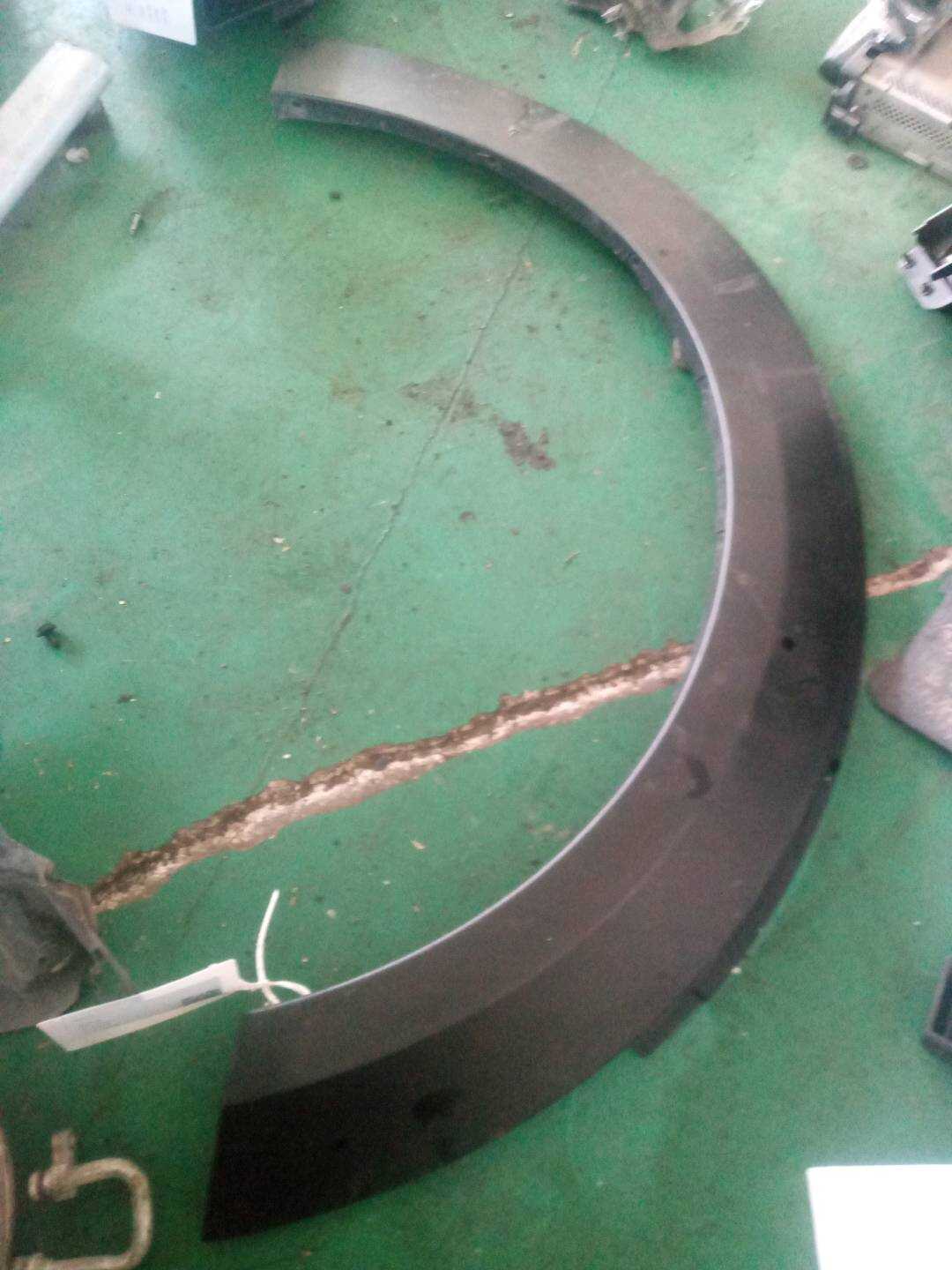 51779800762 前轮轮眉（右）