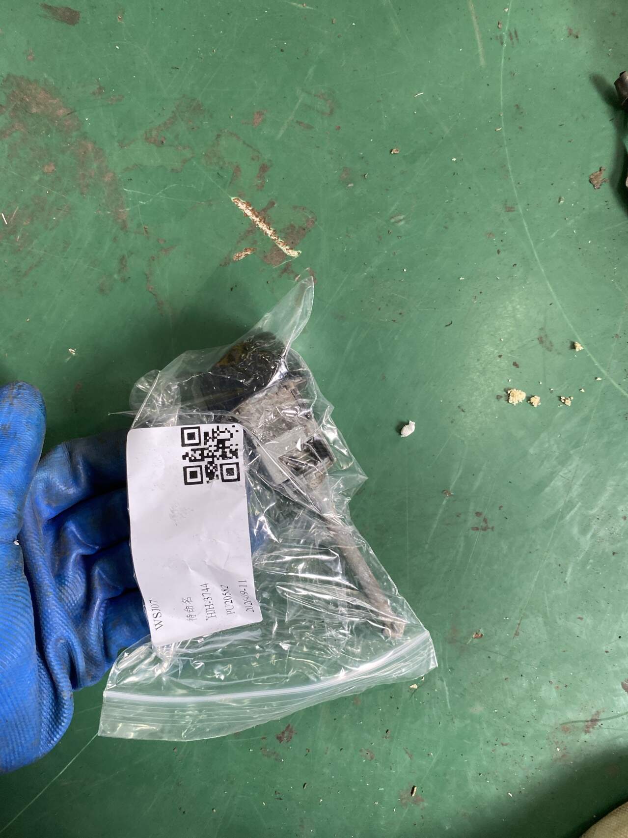 51217212875 车门锁紧固端(左)