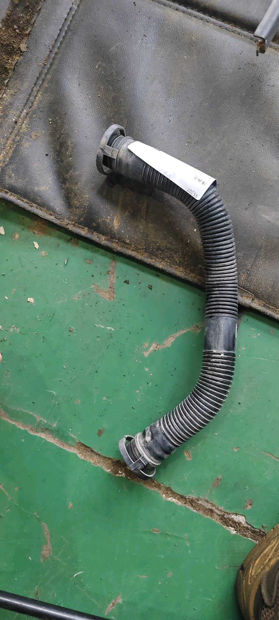 7L0131625 Auxiliary Air Pump Intake Pipe