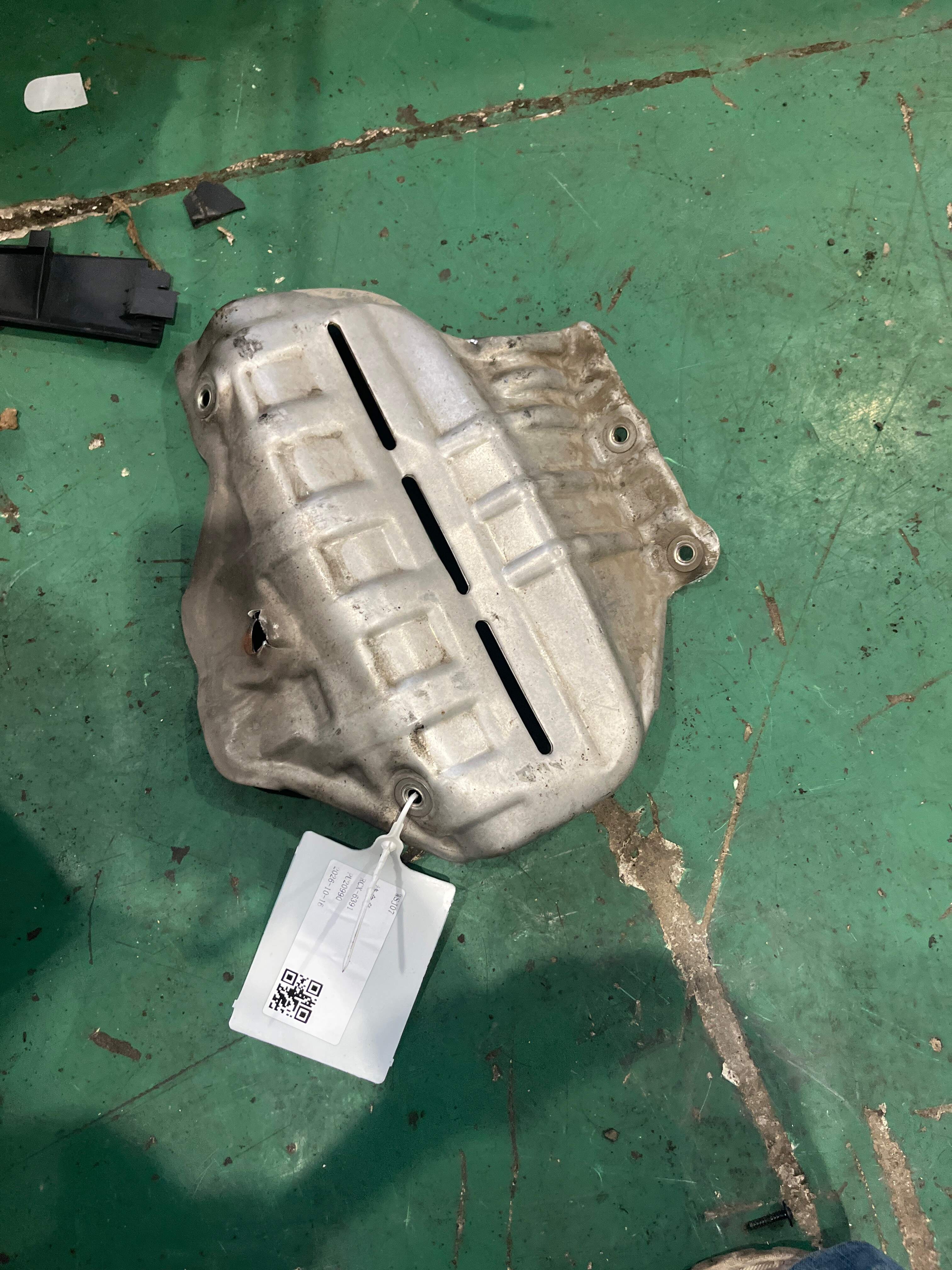 03C253041AM Exhaust Manifold Heat Shield, Upper