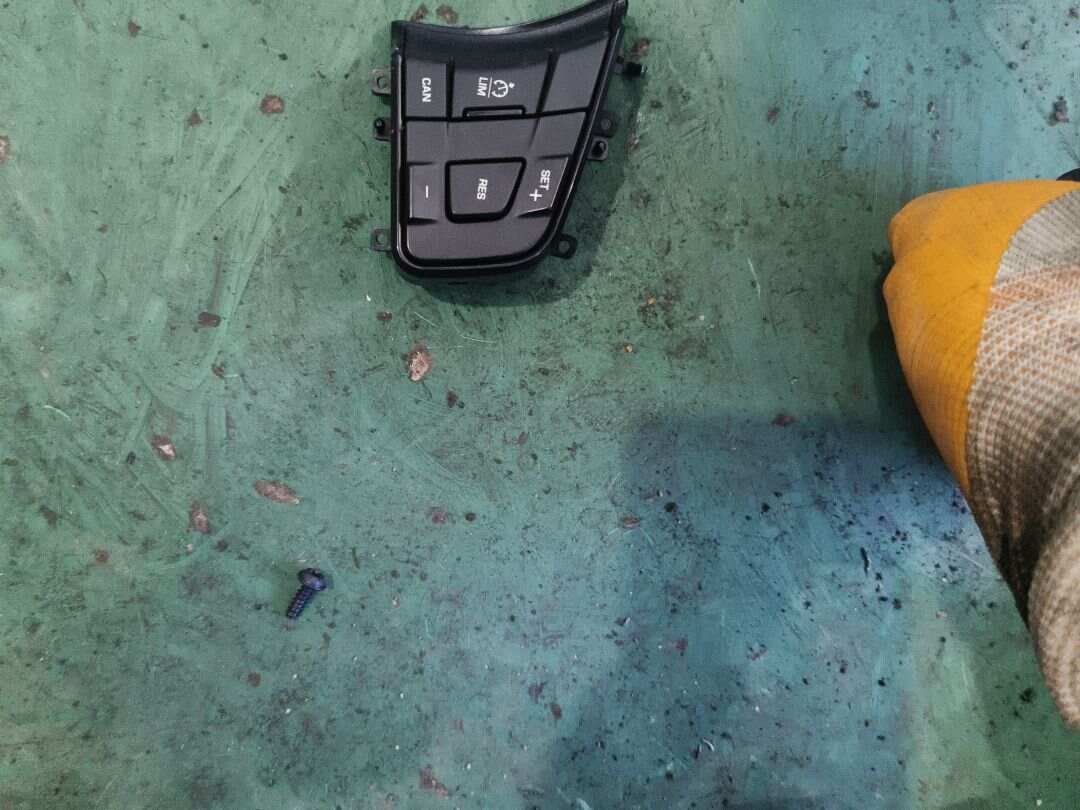 T2R16456 Steering Wheel Multi-Function Switch, Right