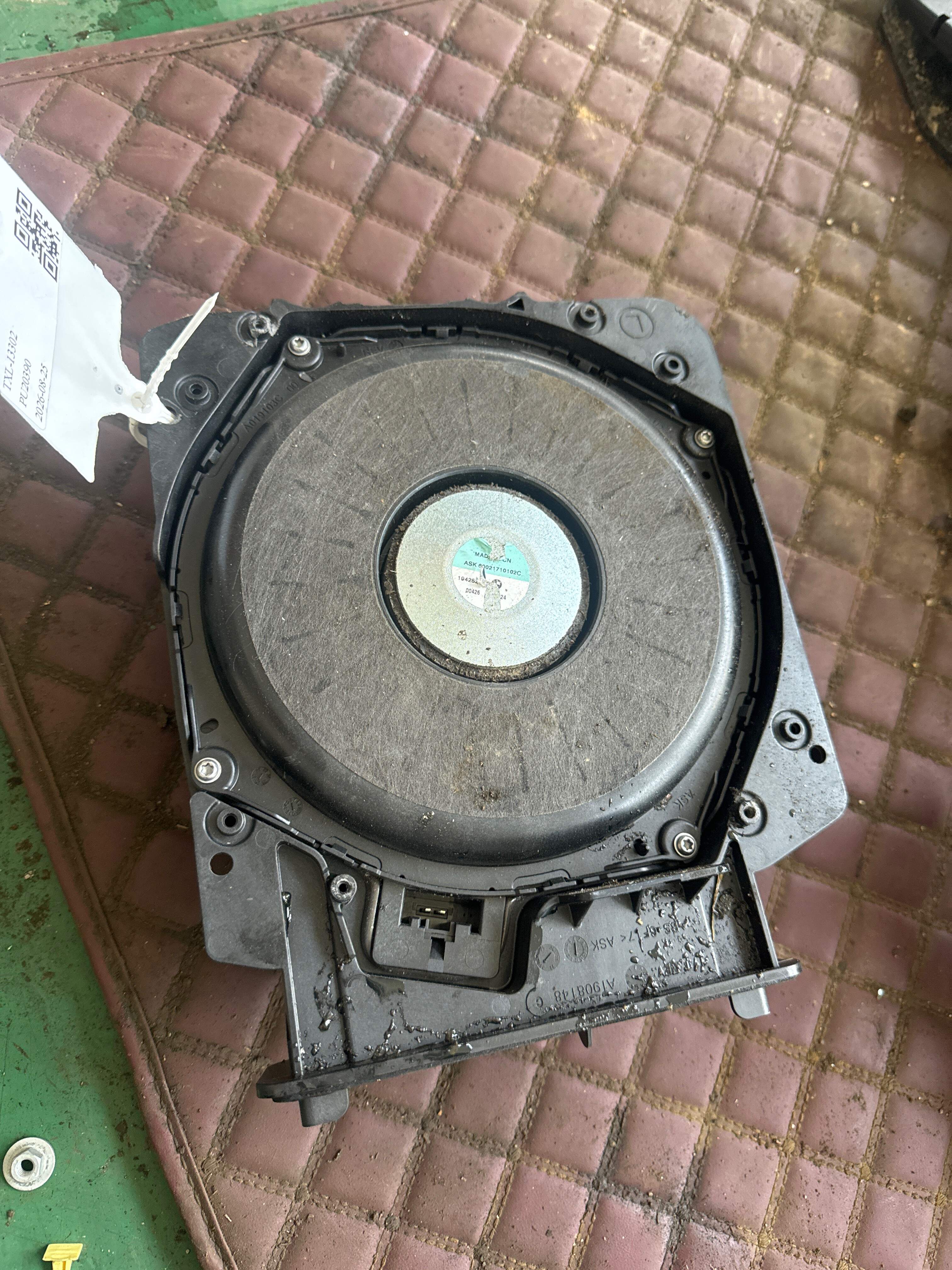 65135A19585 中央低音扬声器（左）