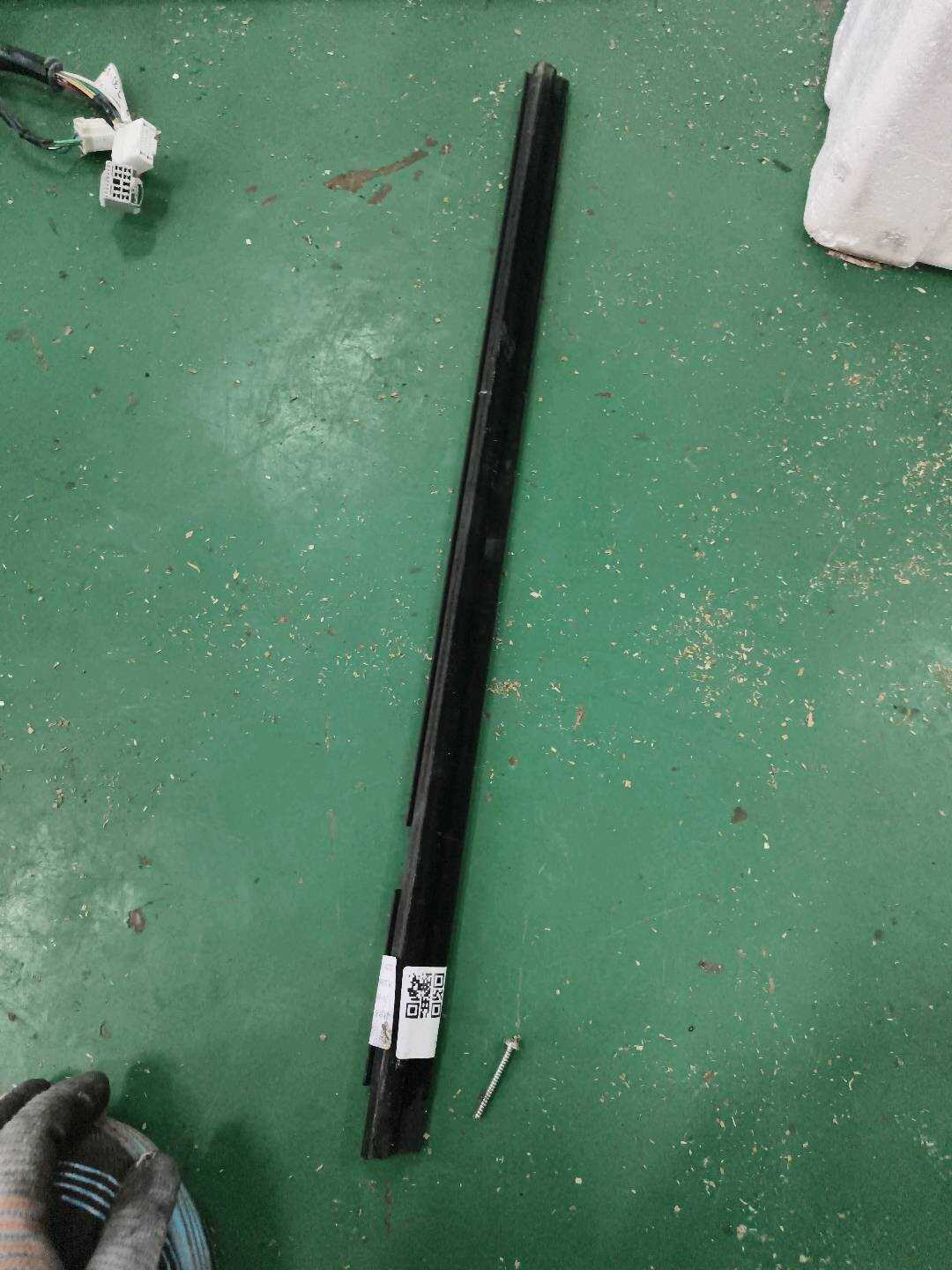 6817333041 后门玻璃压条(右内)