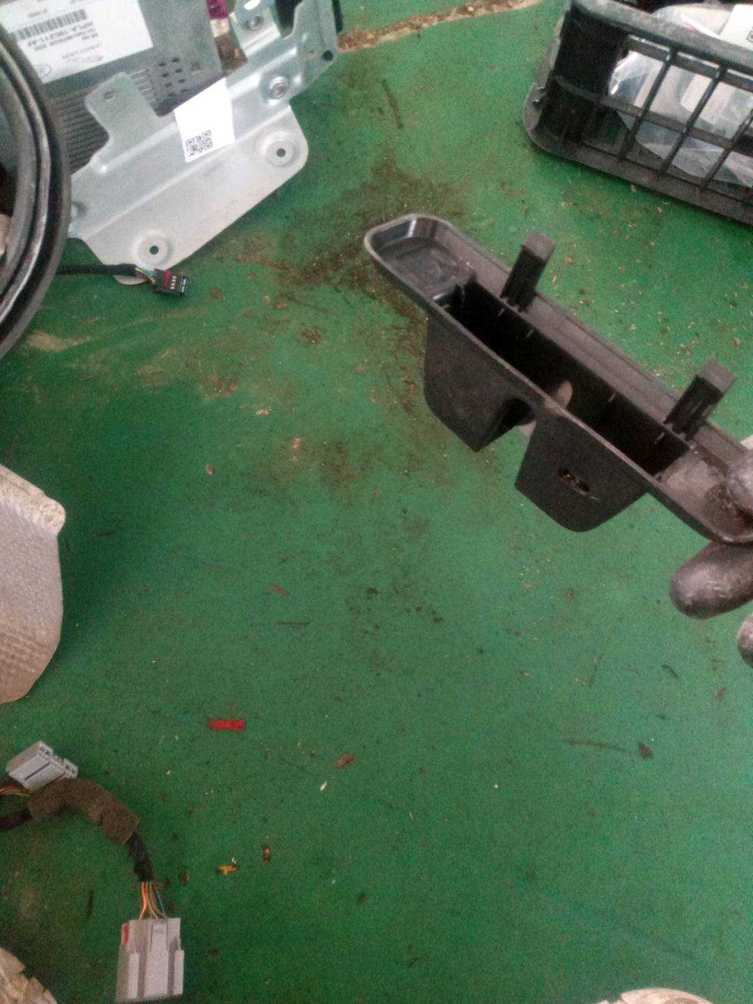 T4A5999 尾盖锁机构护板