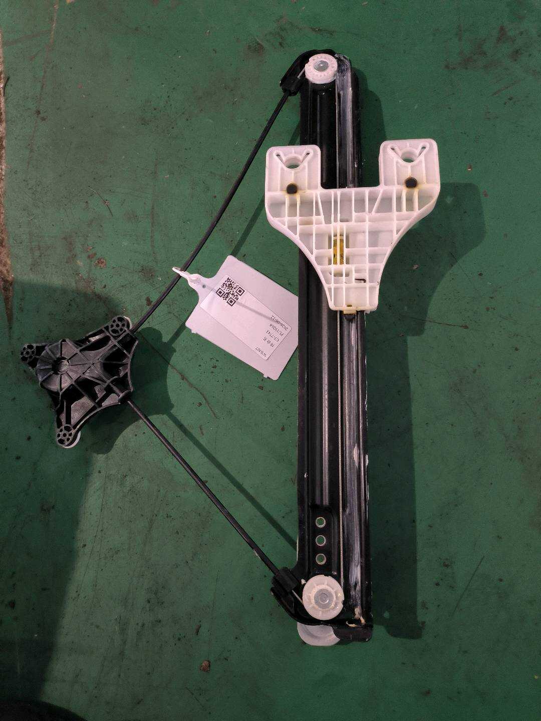 L5CG839461 后门玻璃升降支架(左)