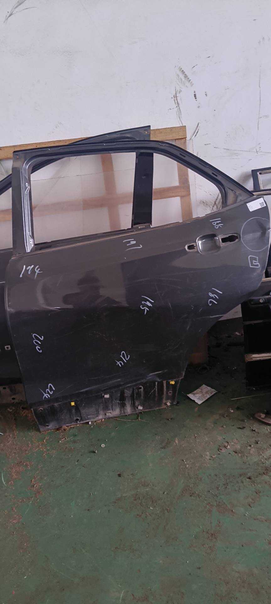 84412604 Rear Door Shell, Left