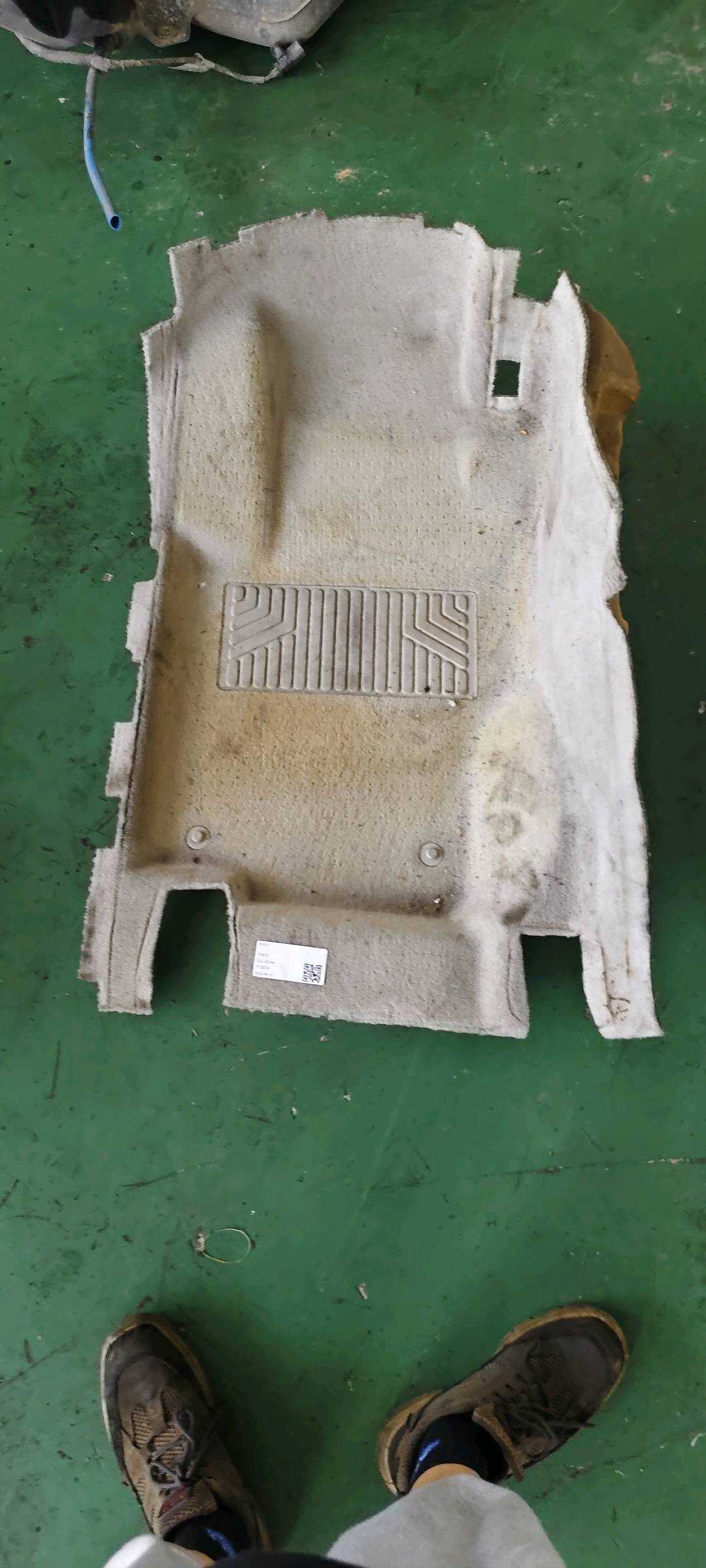 A16468029407K69 地板地毯(左前)