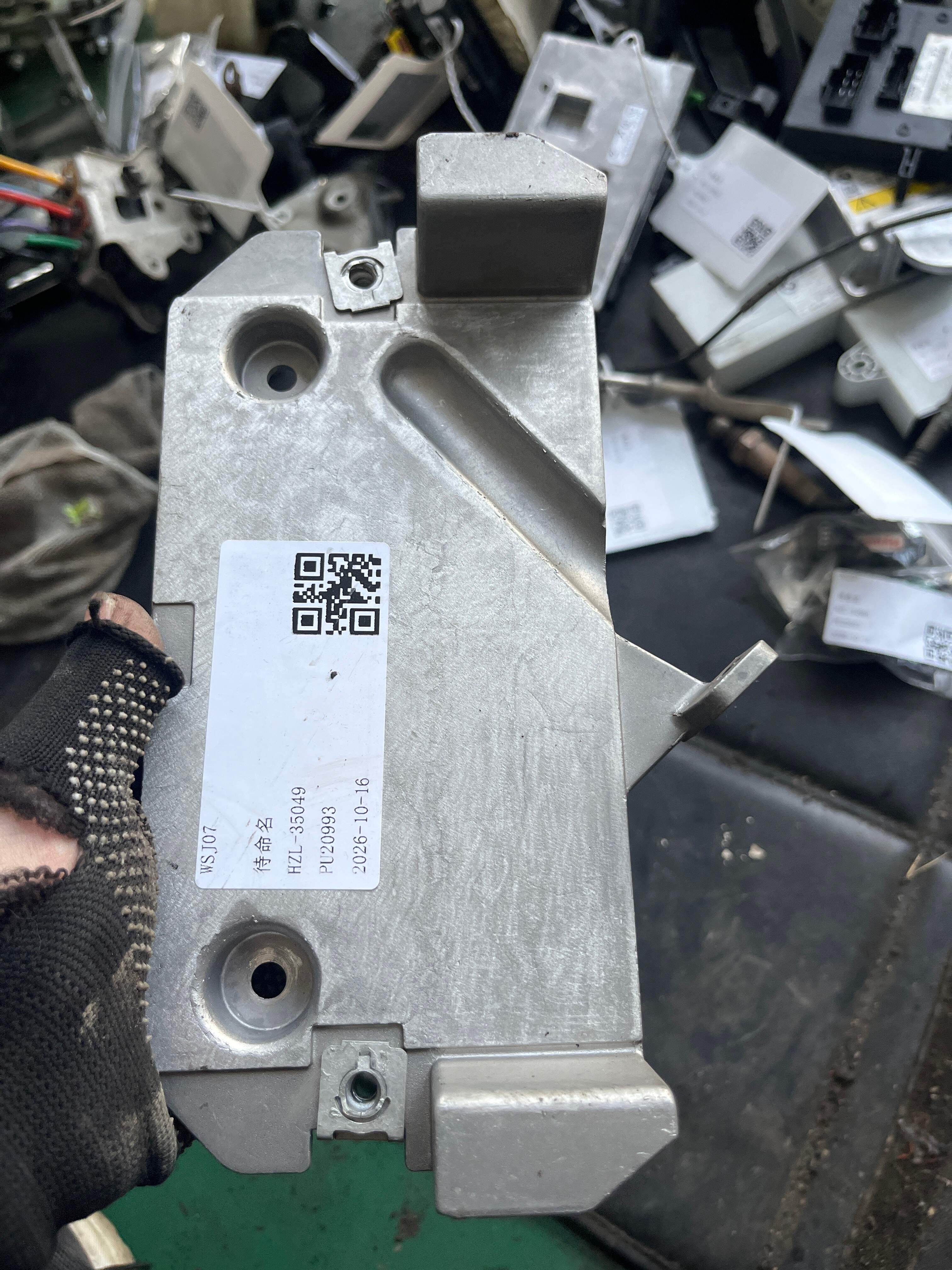 4L0035462B Control Unit Bracket